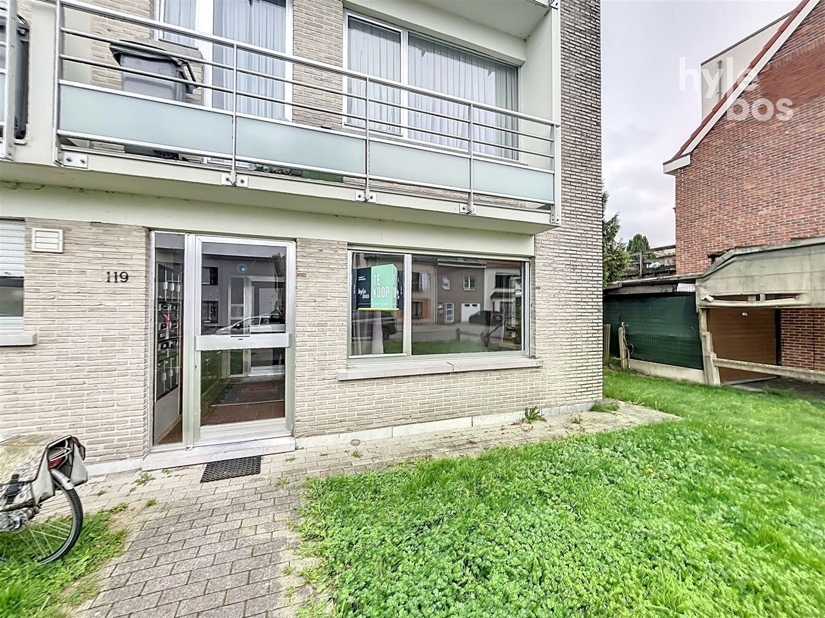 Gelijkvloers appartement met 2 slaapkamers, garage en ruime tuin foto 2