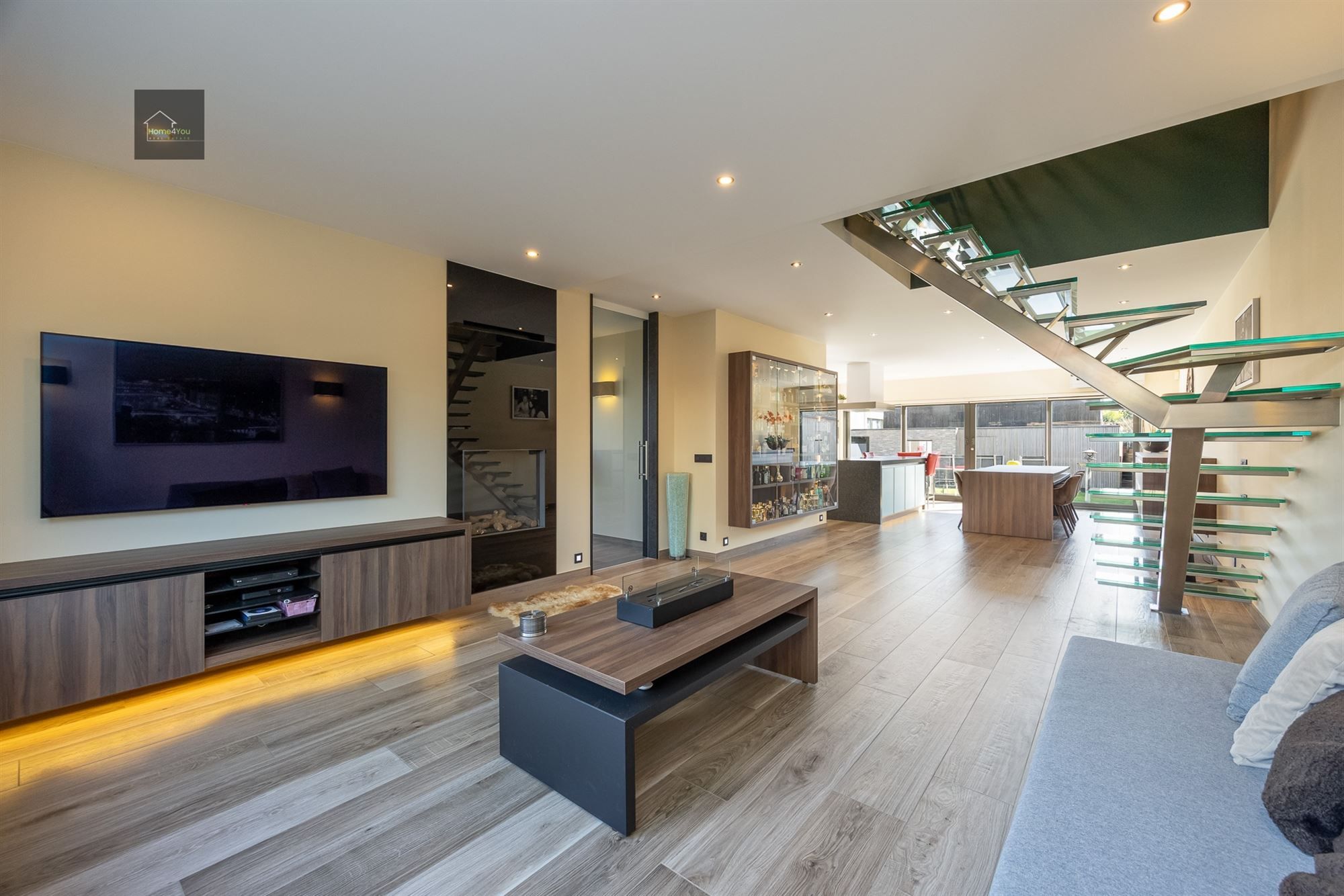 Moderne, energiezuinige halfopen woning in de rustige Vredewijk foto 3