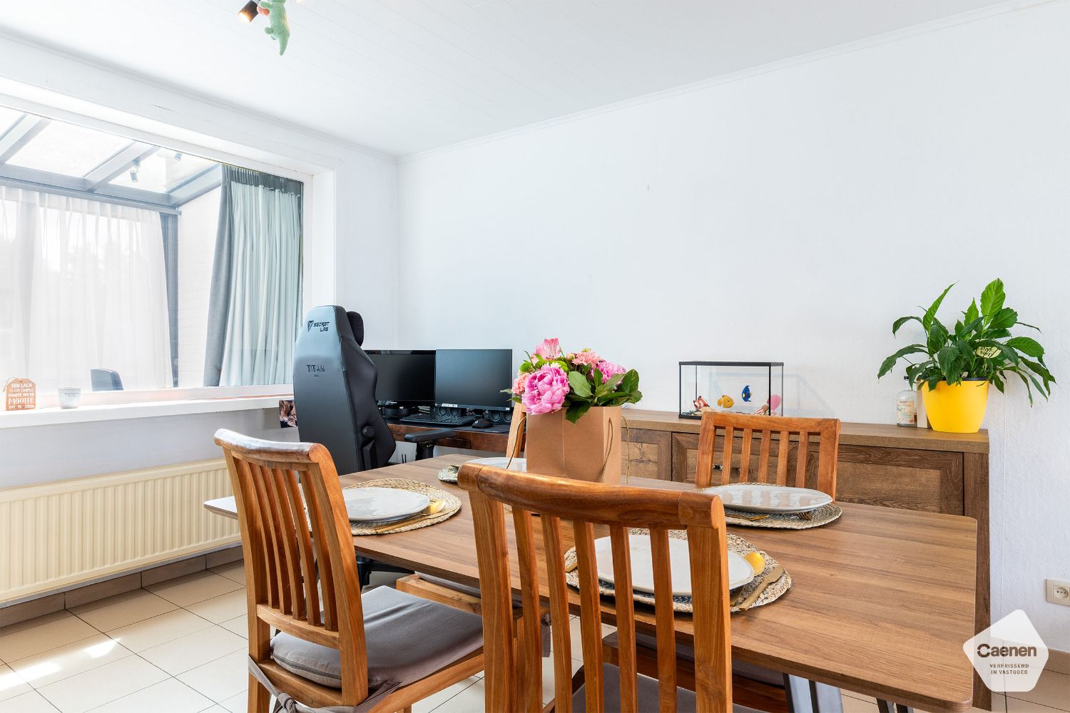 Leuke instapklare woning met dubbele garage en 3 slaapkamers in een rustige woonomgeving foto 4
