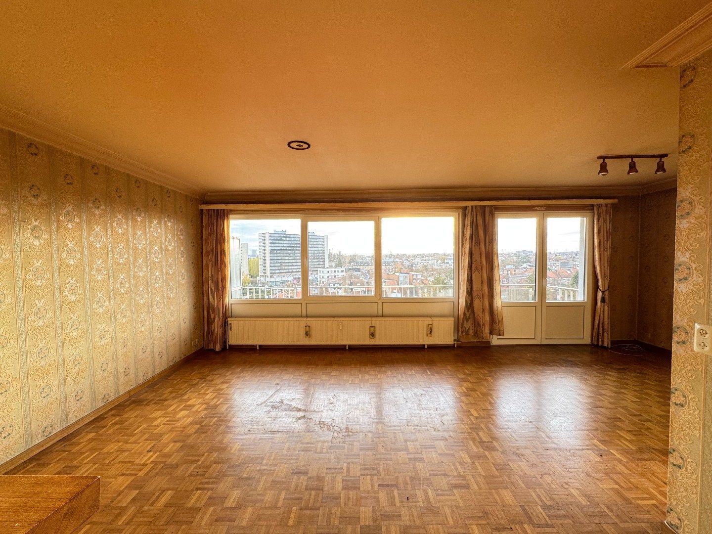 Een lichtrijk 2-SLPK.-appartement met kelder foto 2