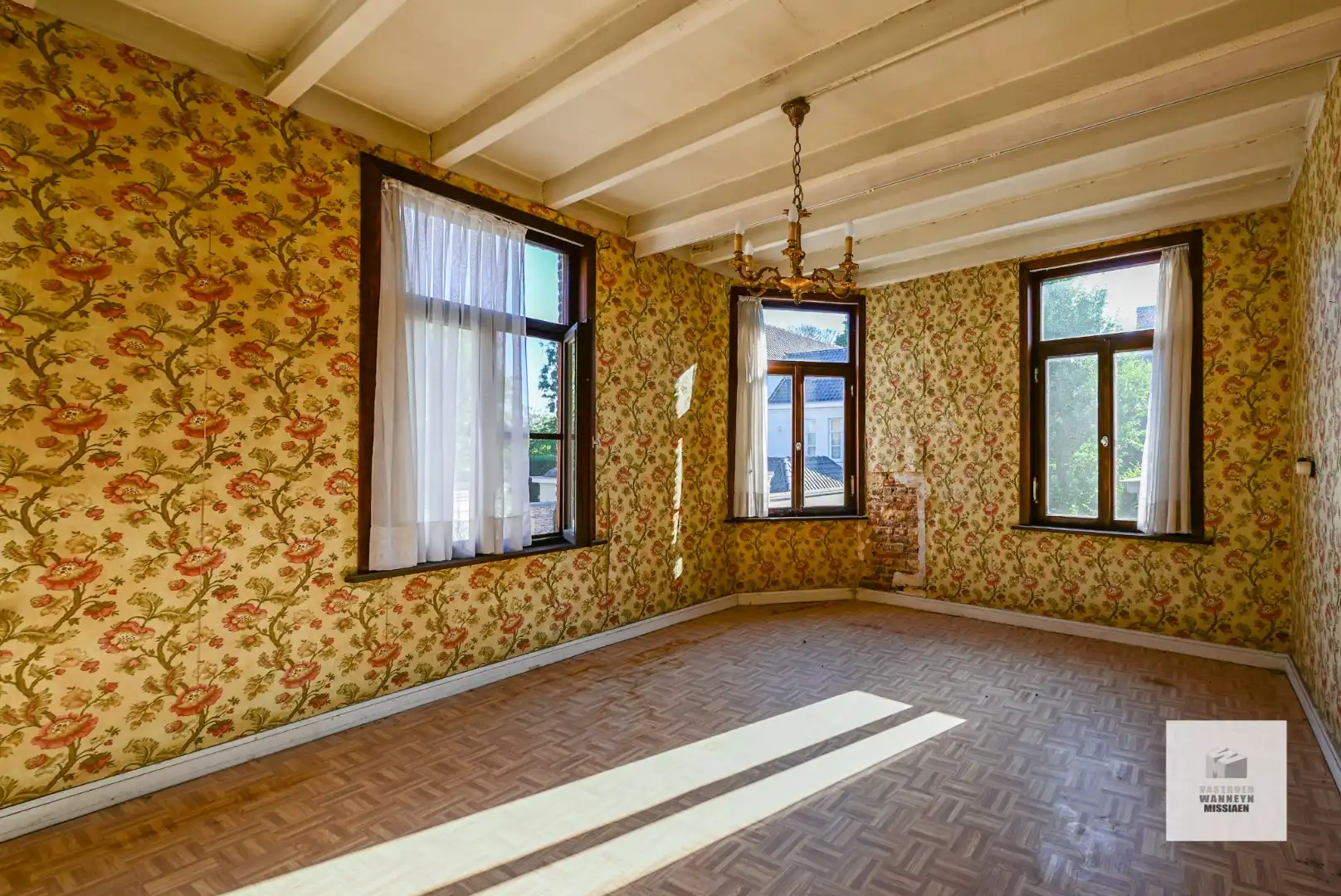 Casco woning met kantoorfunctie, ruime garage en een knusse binnenkoer foto 17