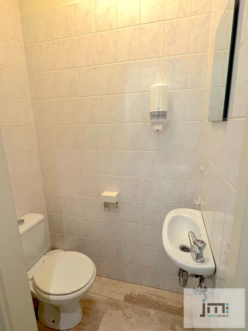 Gelijkvloers appartement / kantoorruimte in Wellen foto 7