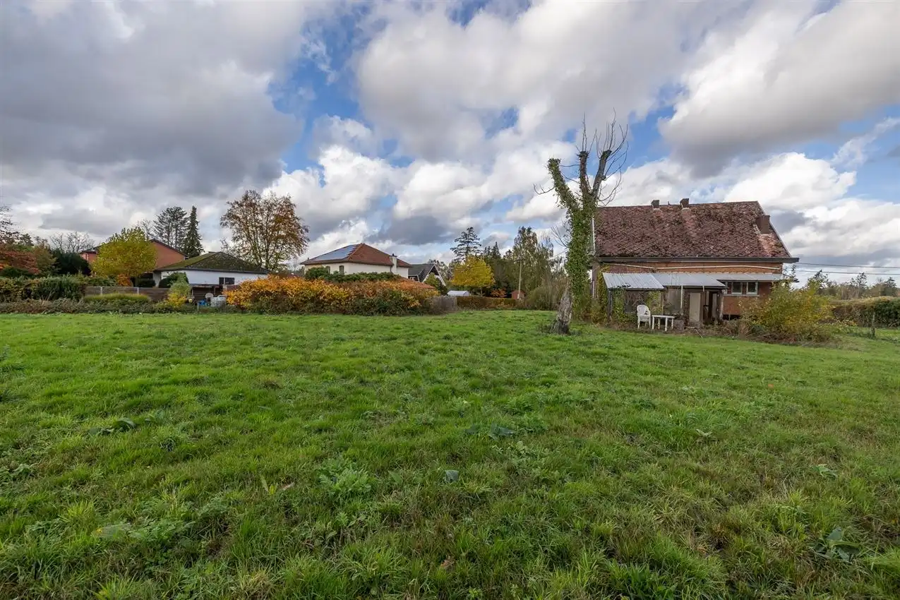 Uniek perceel van 50a33ca met af te breken woning aan agrarisch gebied foto 14