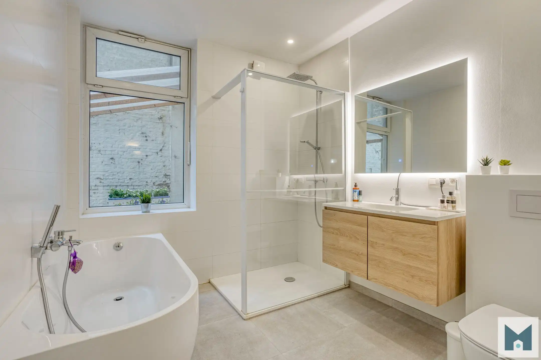 Ruim gelijkvloers appartement met 2 slpks en stadskoer! foto 10