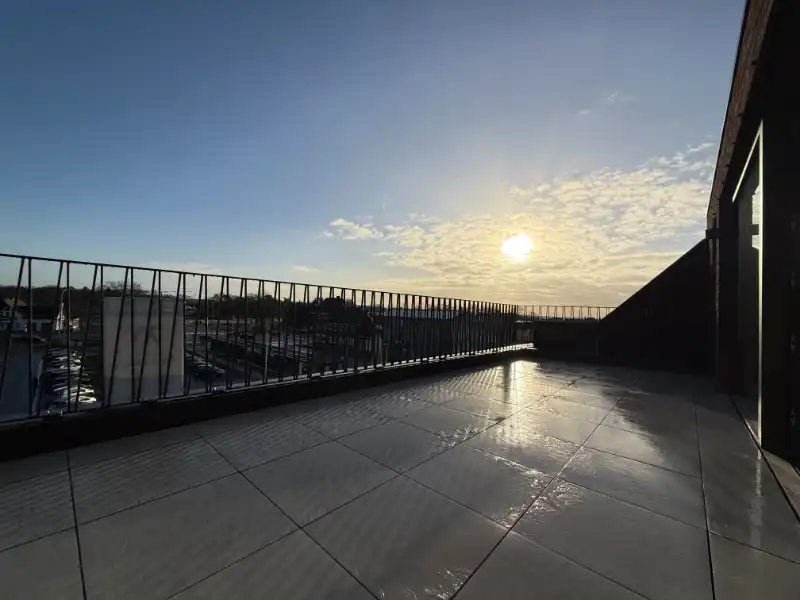 Prachtig BEN-penthouse met 1 slpk, terras, parking én zonnepanelen in het centrum van Houthalen foto 8