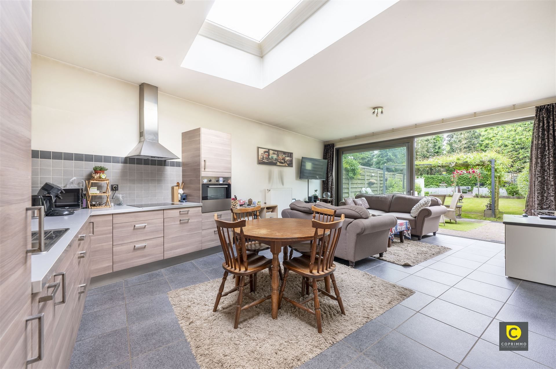 Instapklare woning met prachtige tuin foto 2