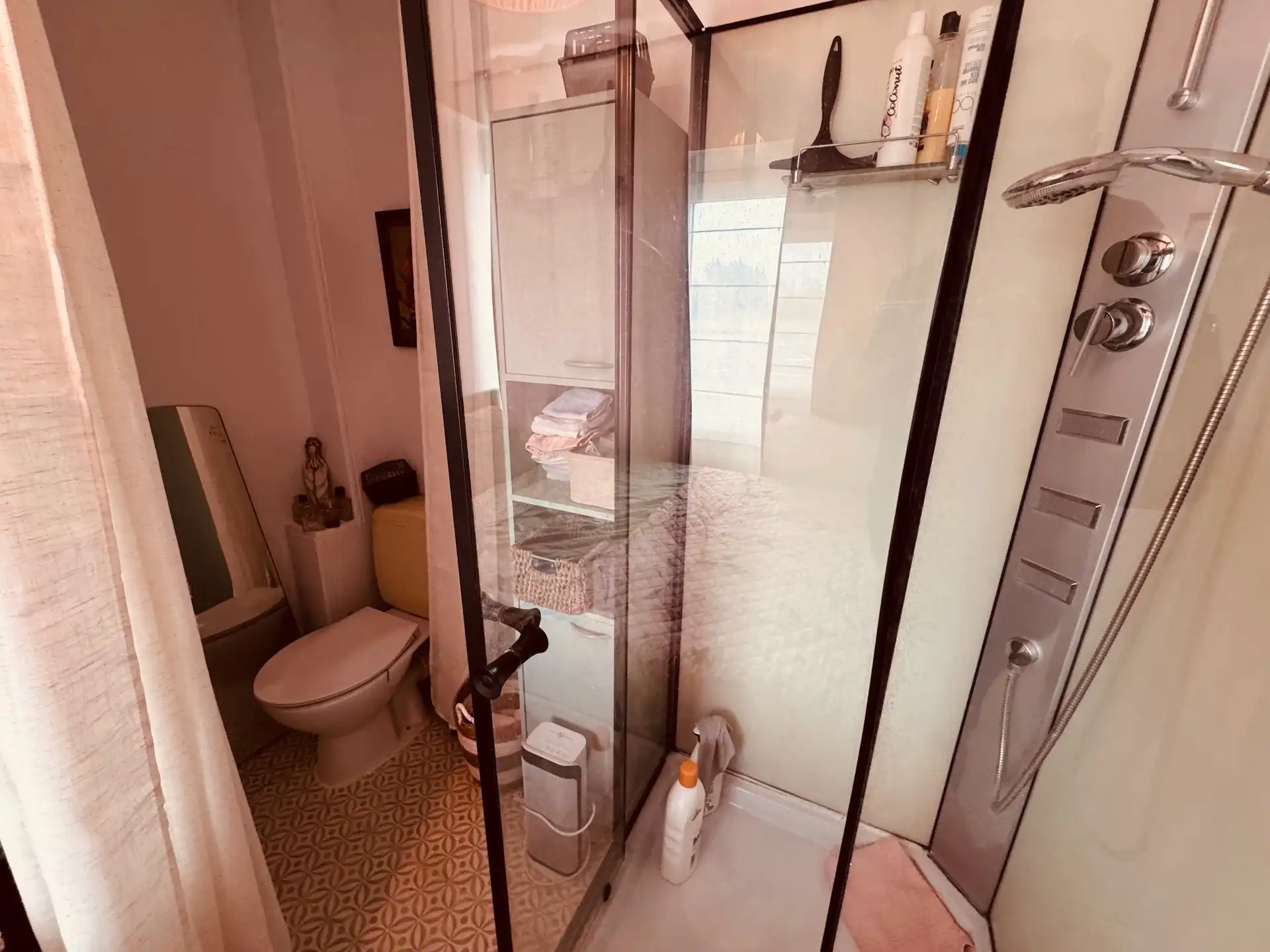 Gezellige bemeubelde studio met terras in Park Atlantis – De Haan. foto 6