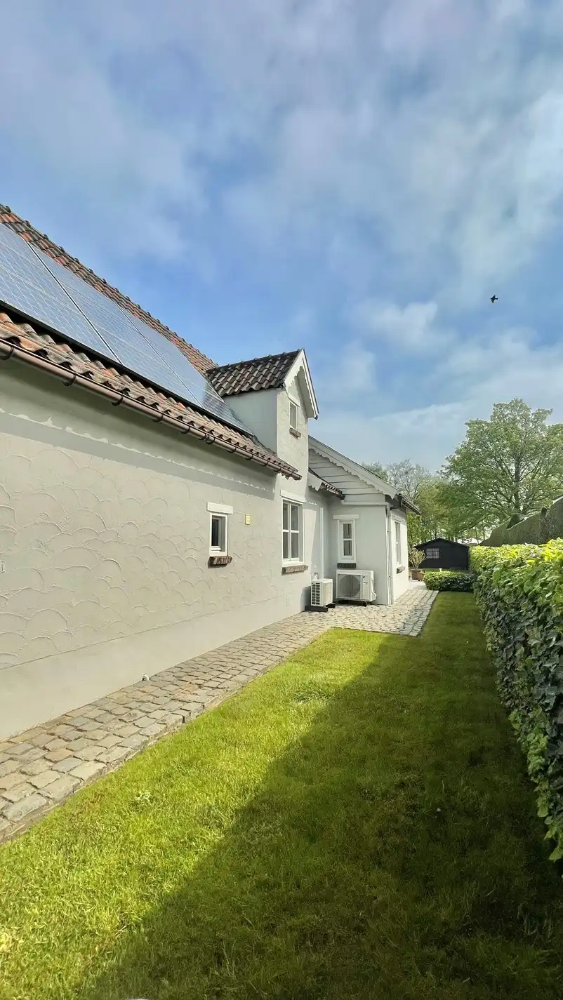 Villa met 3 kamers, 20 zonnepanelen en een dubbele garage op 800 m² foto 16