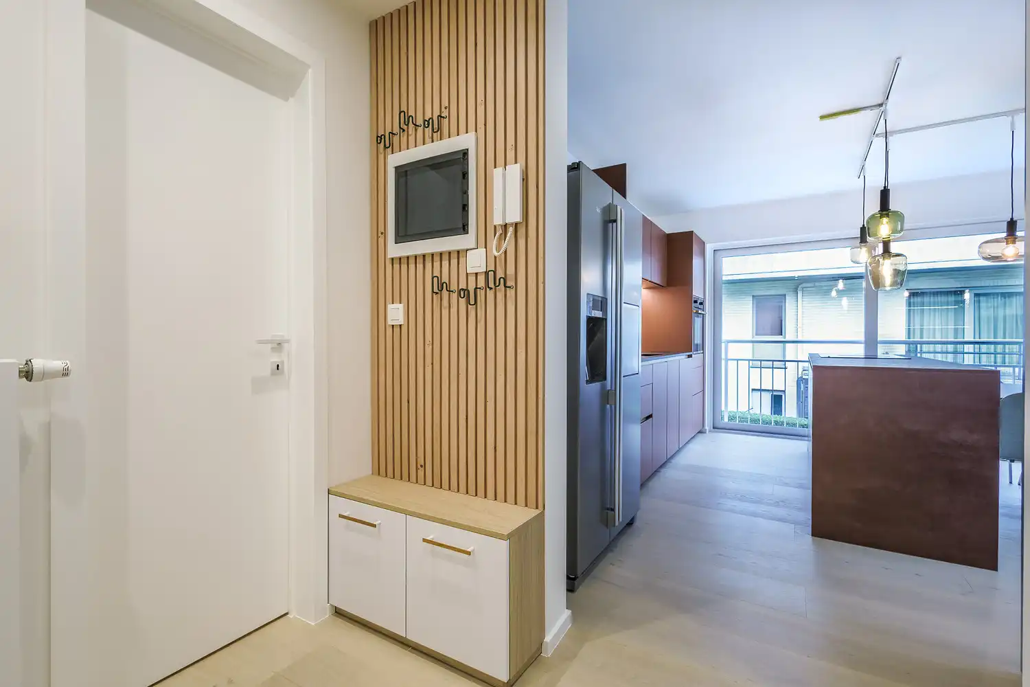 Volledig gerenoveerd lichtrijk appartement in rustig gelgen villa residentie te Duinbergen foto 9