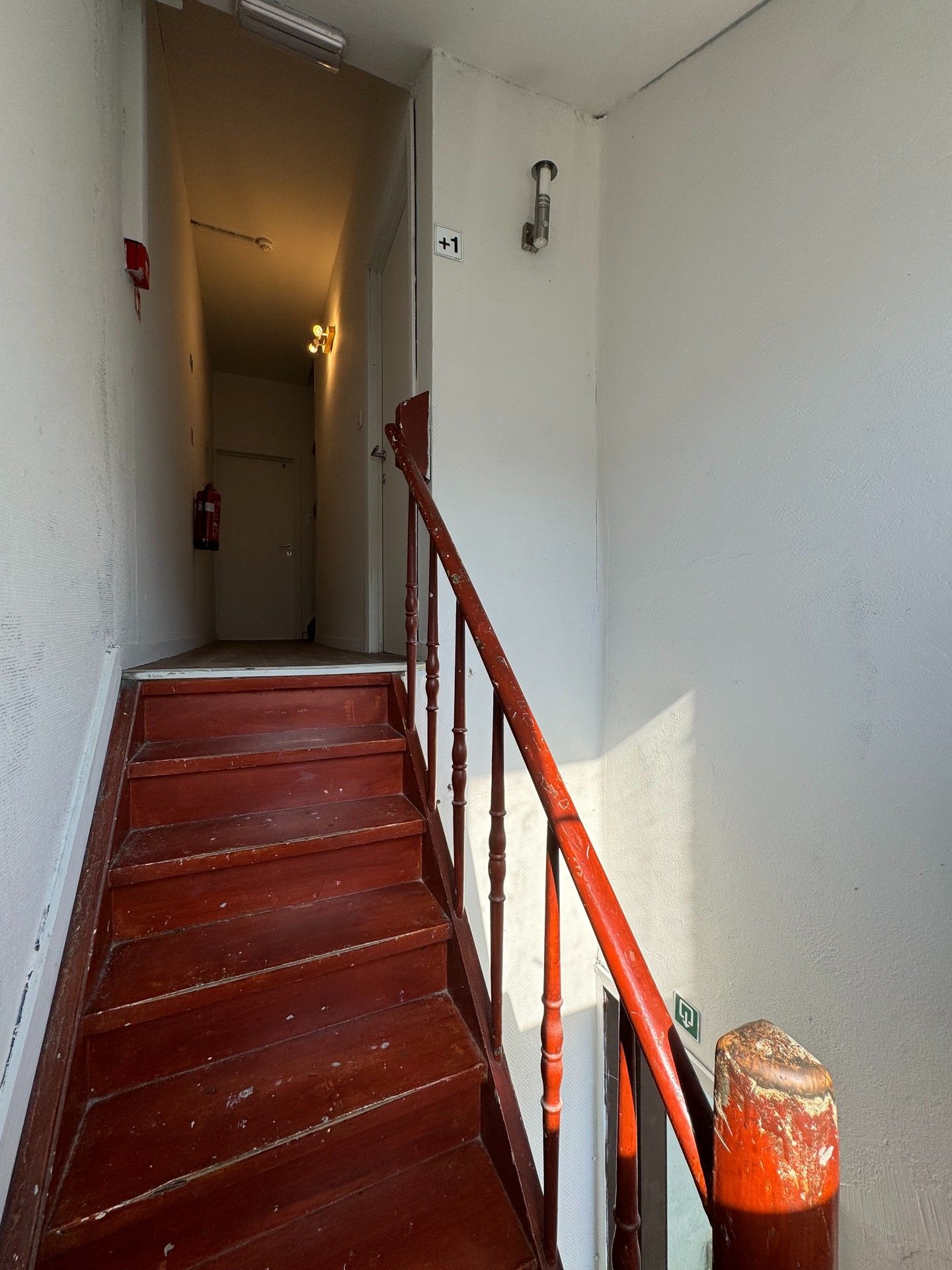 OPBRENGSTEIGENDOM MET 4 KAMERS EN 1 STUDIO foto 16