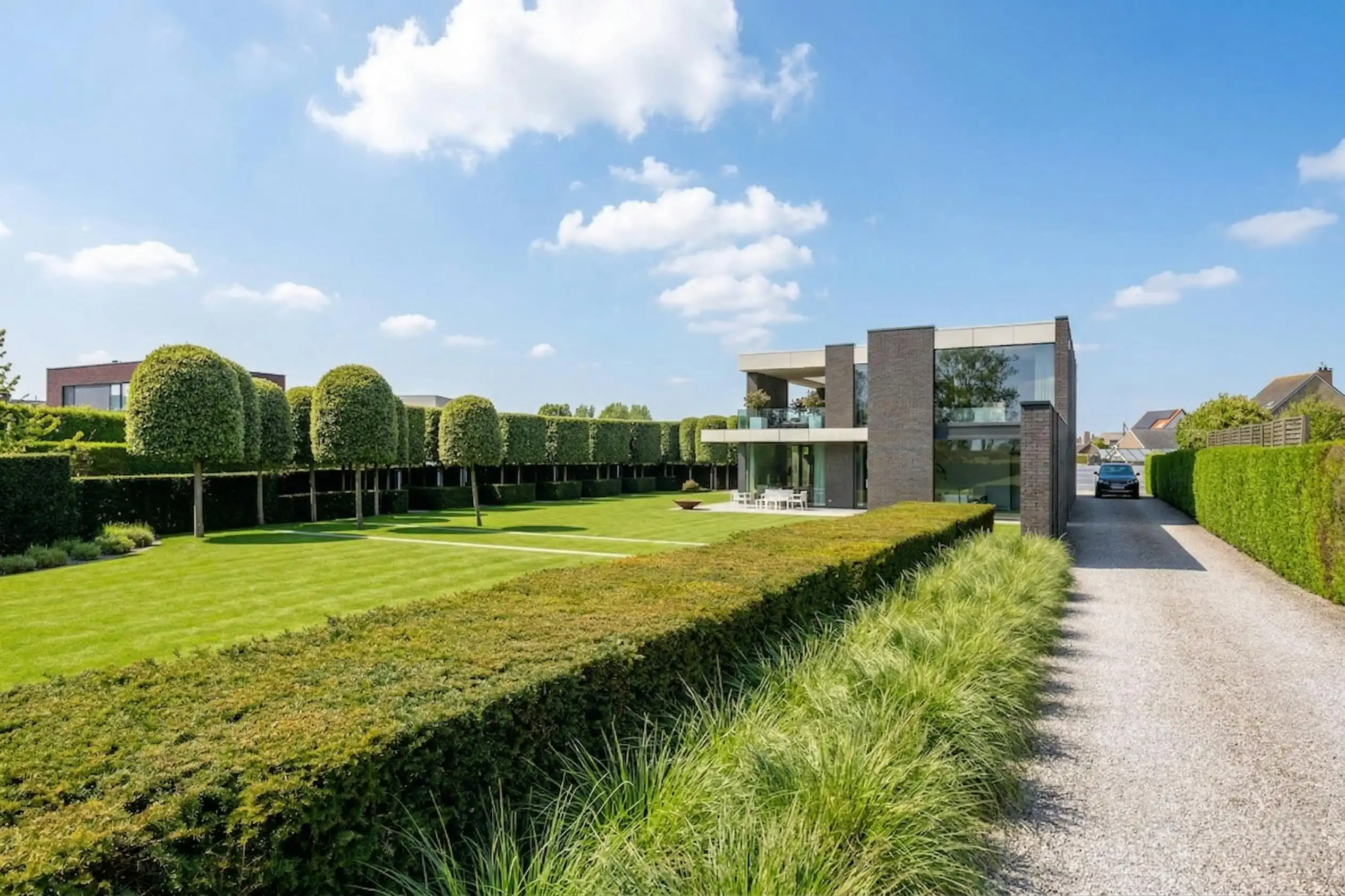 Exclusieve villa op prachtig perceel grond te koop te Leffinge! foto {{pictureIndex}}