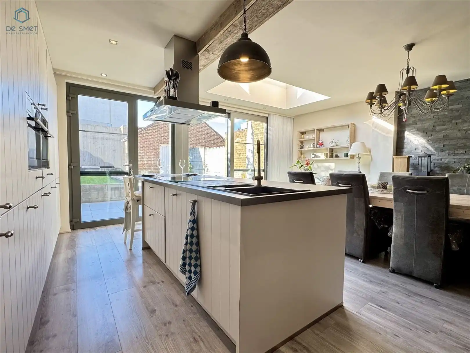 Instapklare woning met 3 slaapkamers, tuin en garage nabij centrum Zottegem foto 3