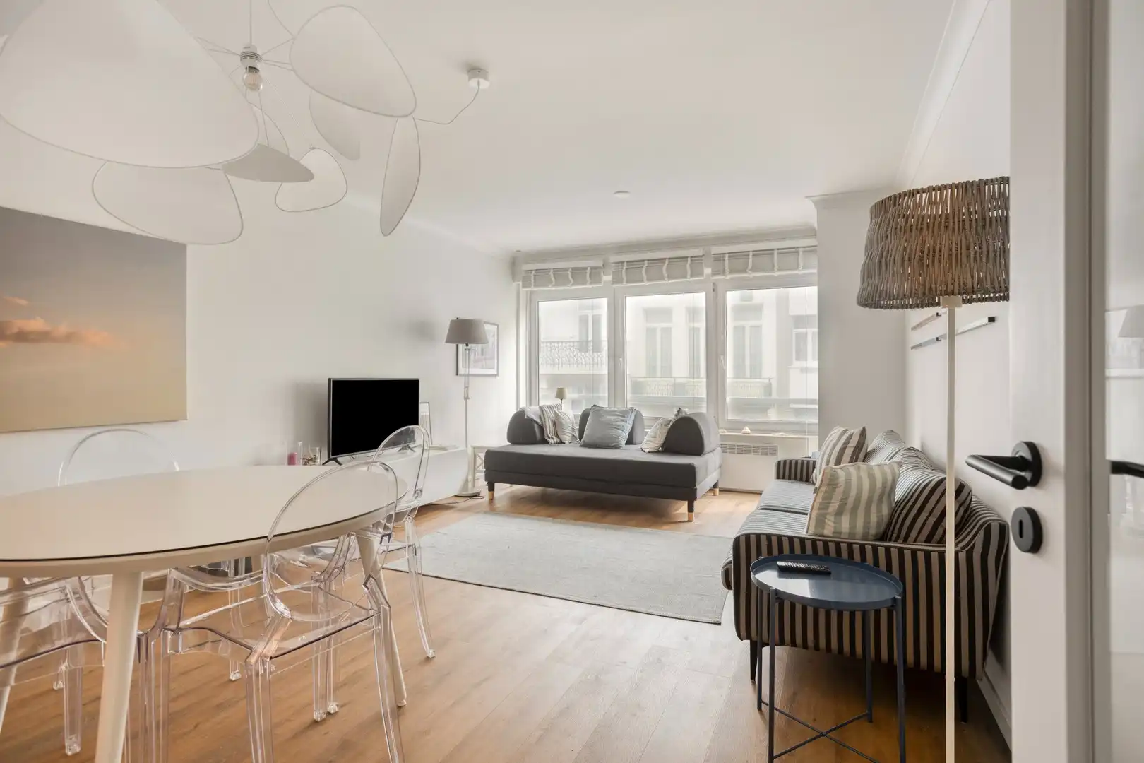 Prachtig 2-slaapkamer appartement met zijdelings zeezicht gelegen in de iconische Europagalerij in het centrum van Oostende. foto 3