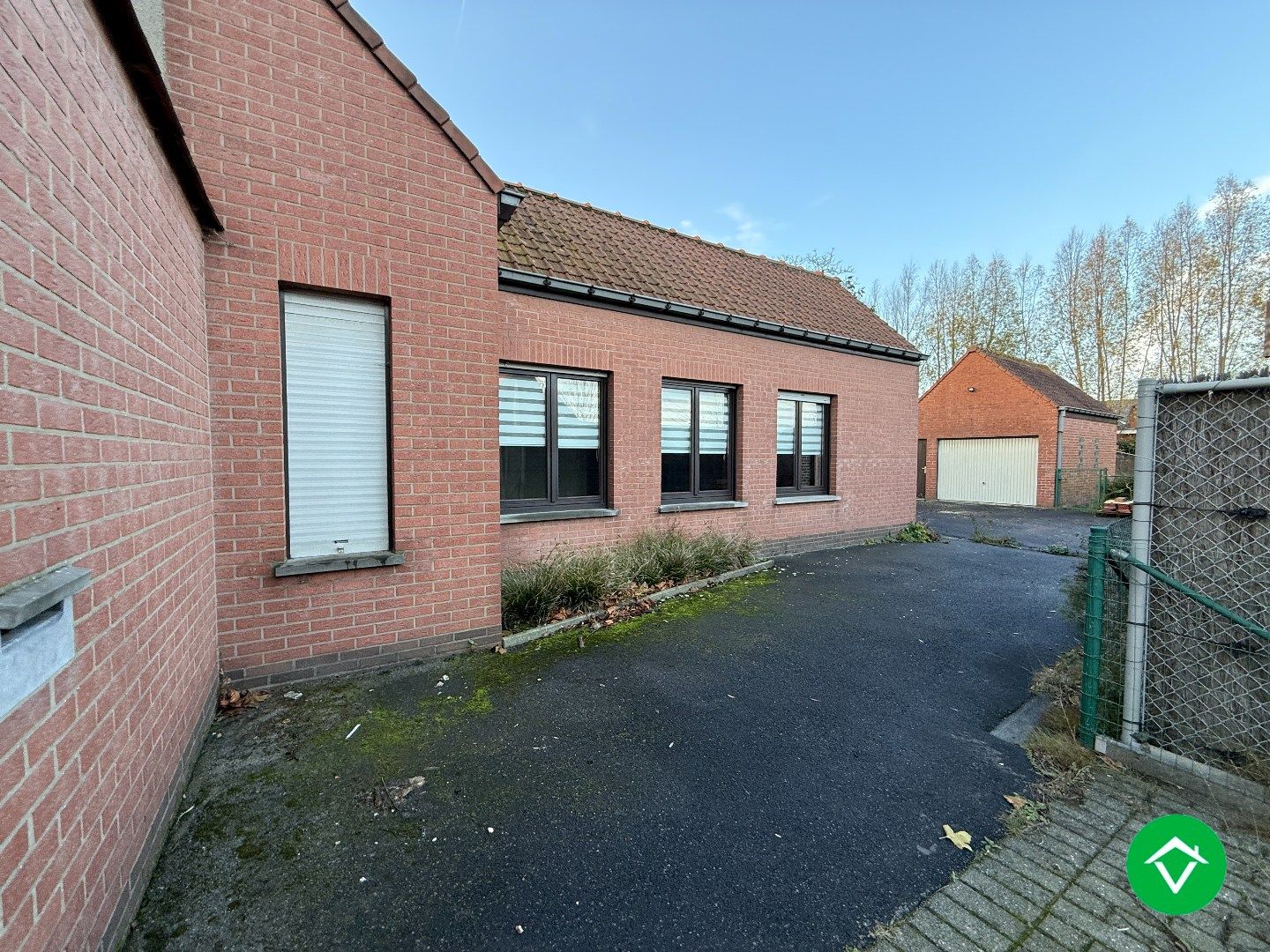 Rustig gelegen halfopen bebouwing met 3 slaapkamers, tuin en garage met uitweg! foto 13