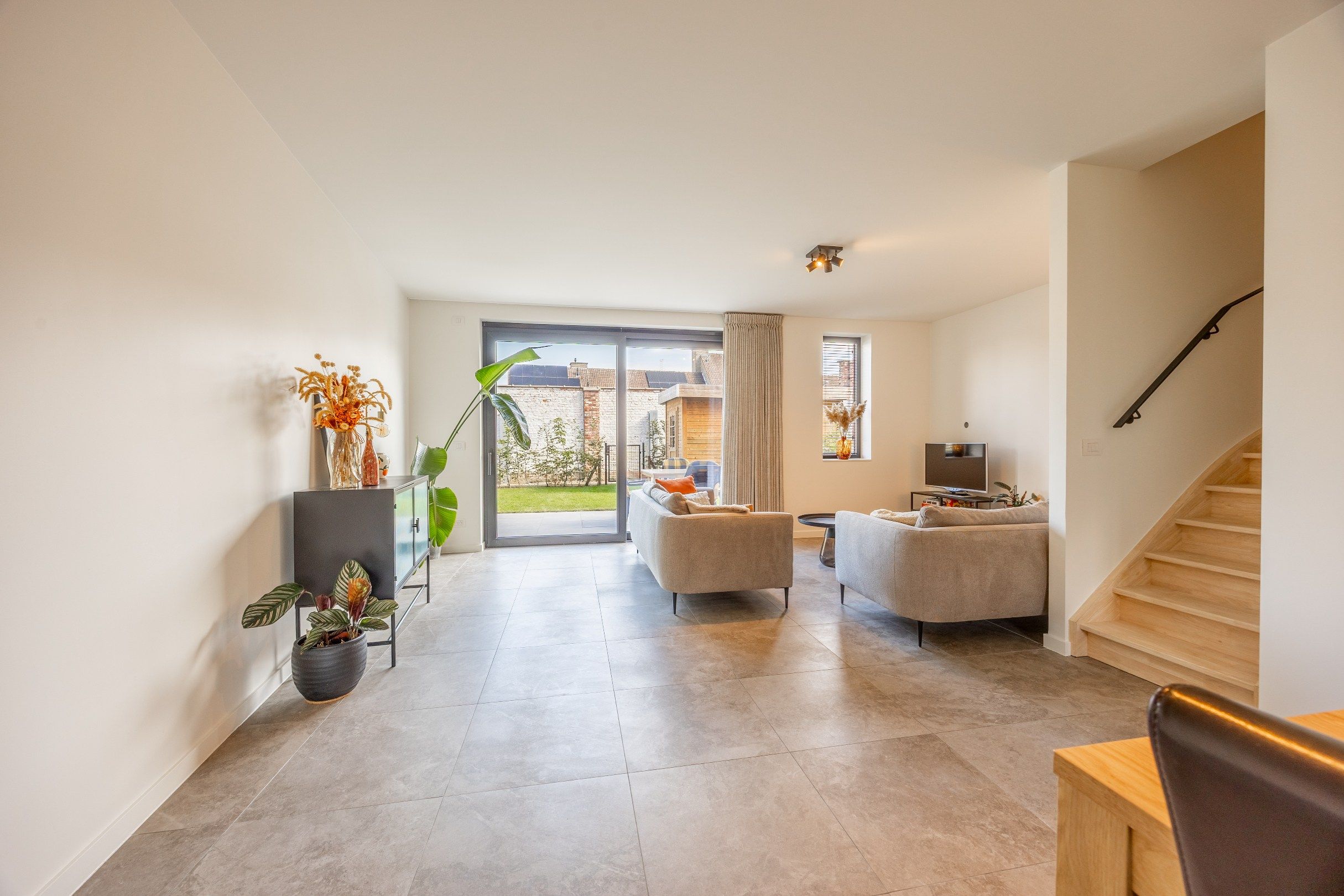 RUIME, KLASSEVOLLE EN ENERGIEZUINIGE WONING  foto 2