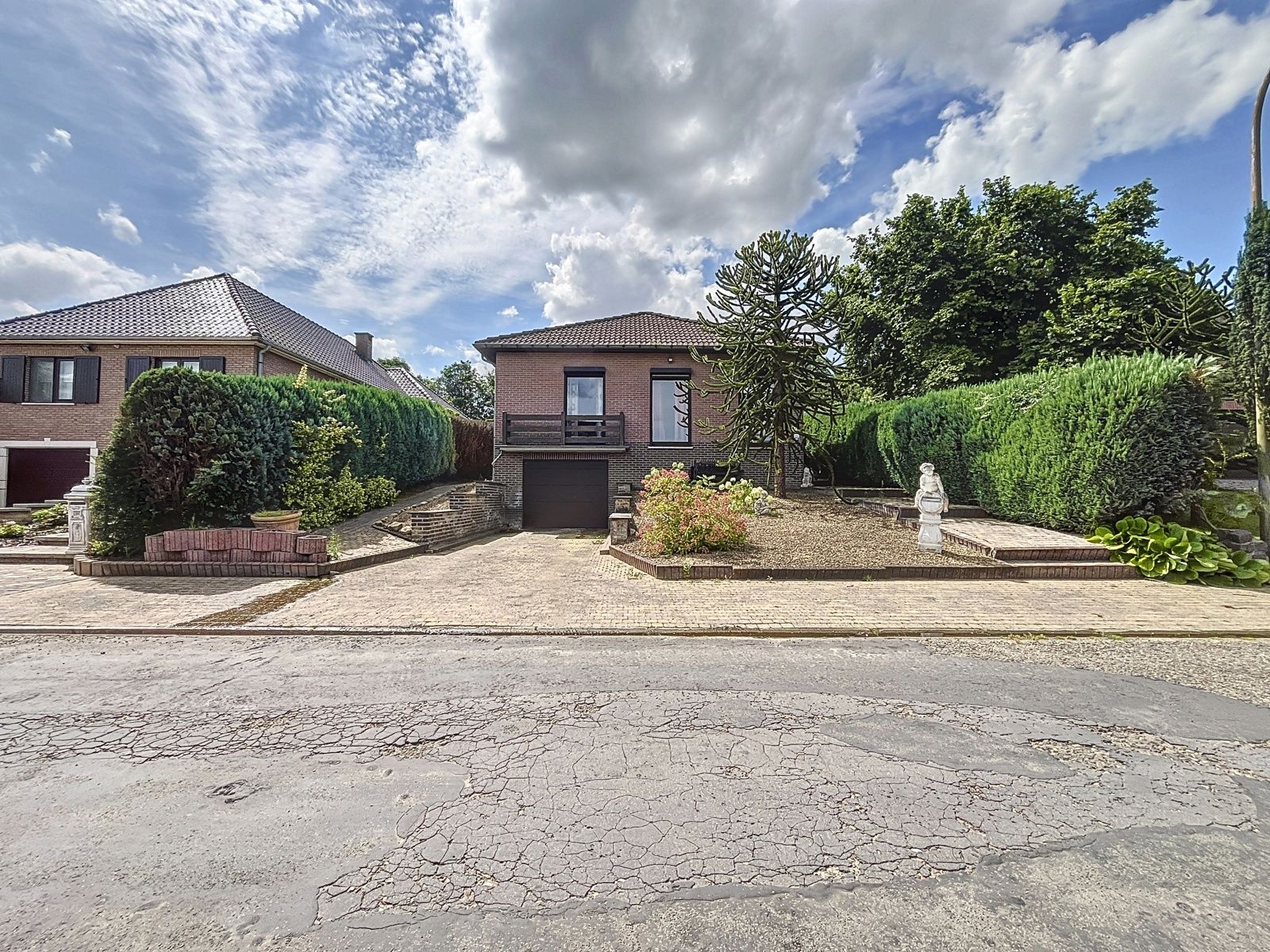 Hoofdfoto van de publicatie: Bungalow-volledig onderkelderd met tuin