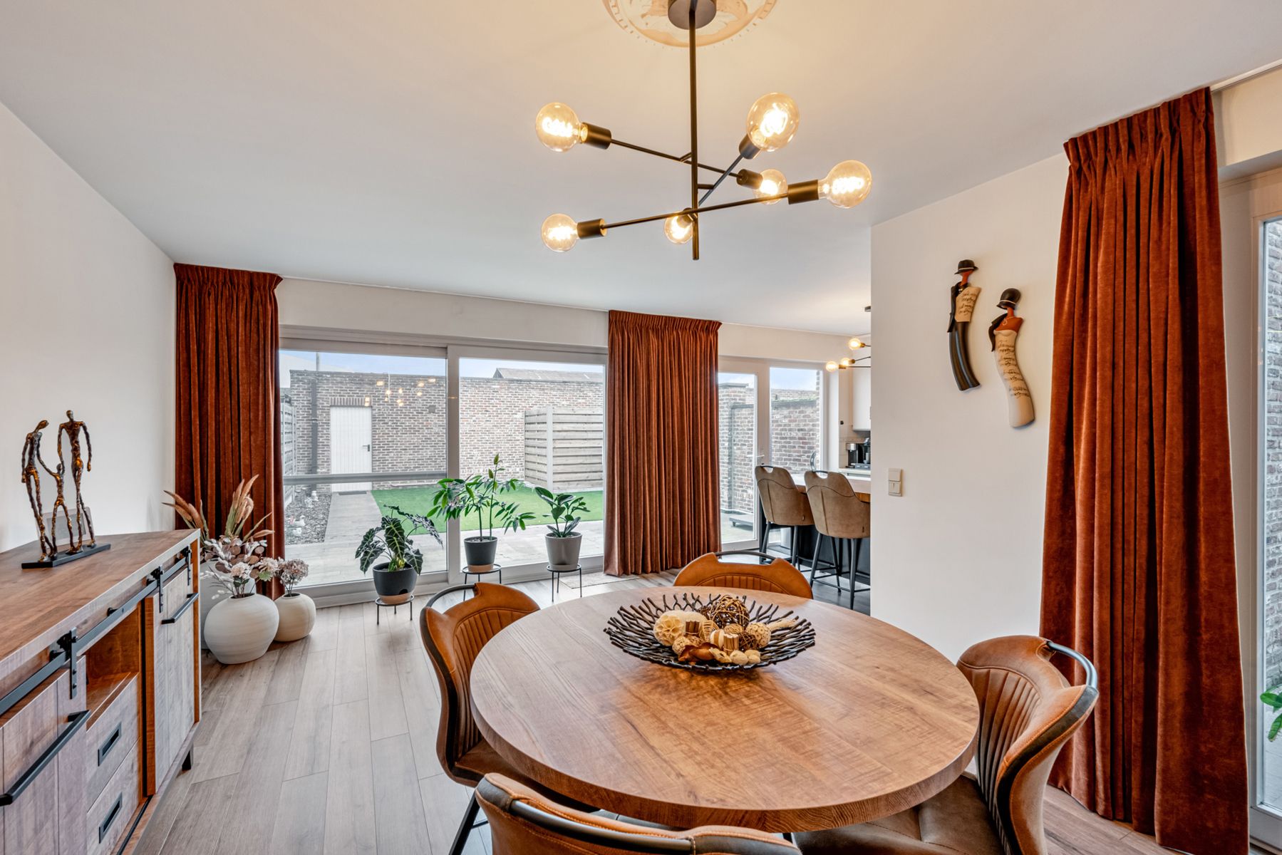 Gelijkvloers appartement met zonnig terras en aparte garage! foto 4