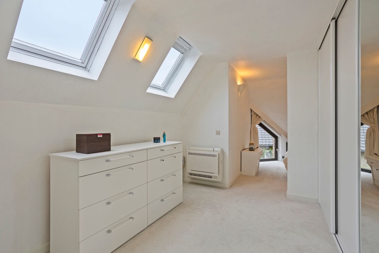 WONING IN DOODLOPENDE STRAAT , GRENZEND AAN NATUURGEBIED foto 17
