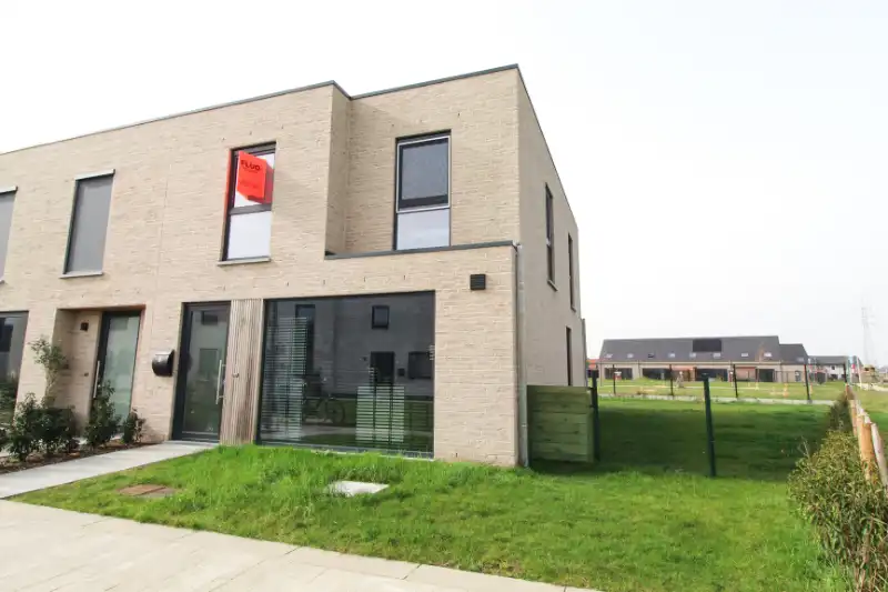 Zeer energiezuinige halfopen woning te Roeselare foto {{pictureIndex}}