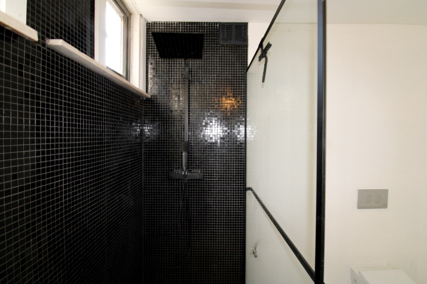 Te koop: Instapklaar en charmant appartement in hartje Hemiksem! foto 9