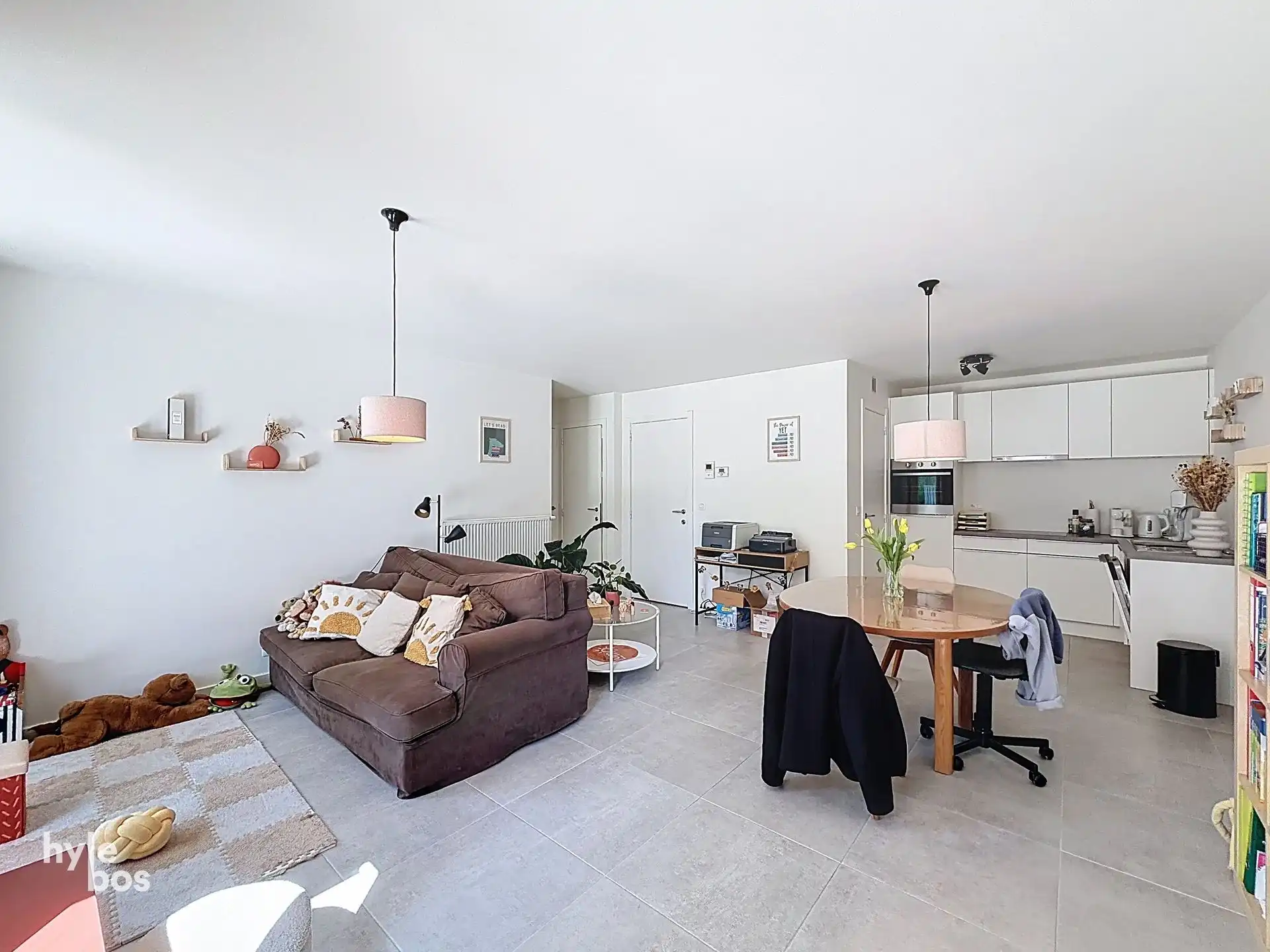 Modern gelijkvloers appartement met terras en parking foto 8