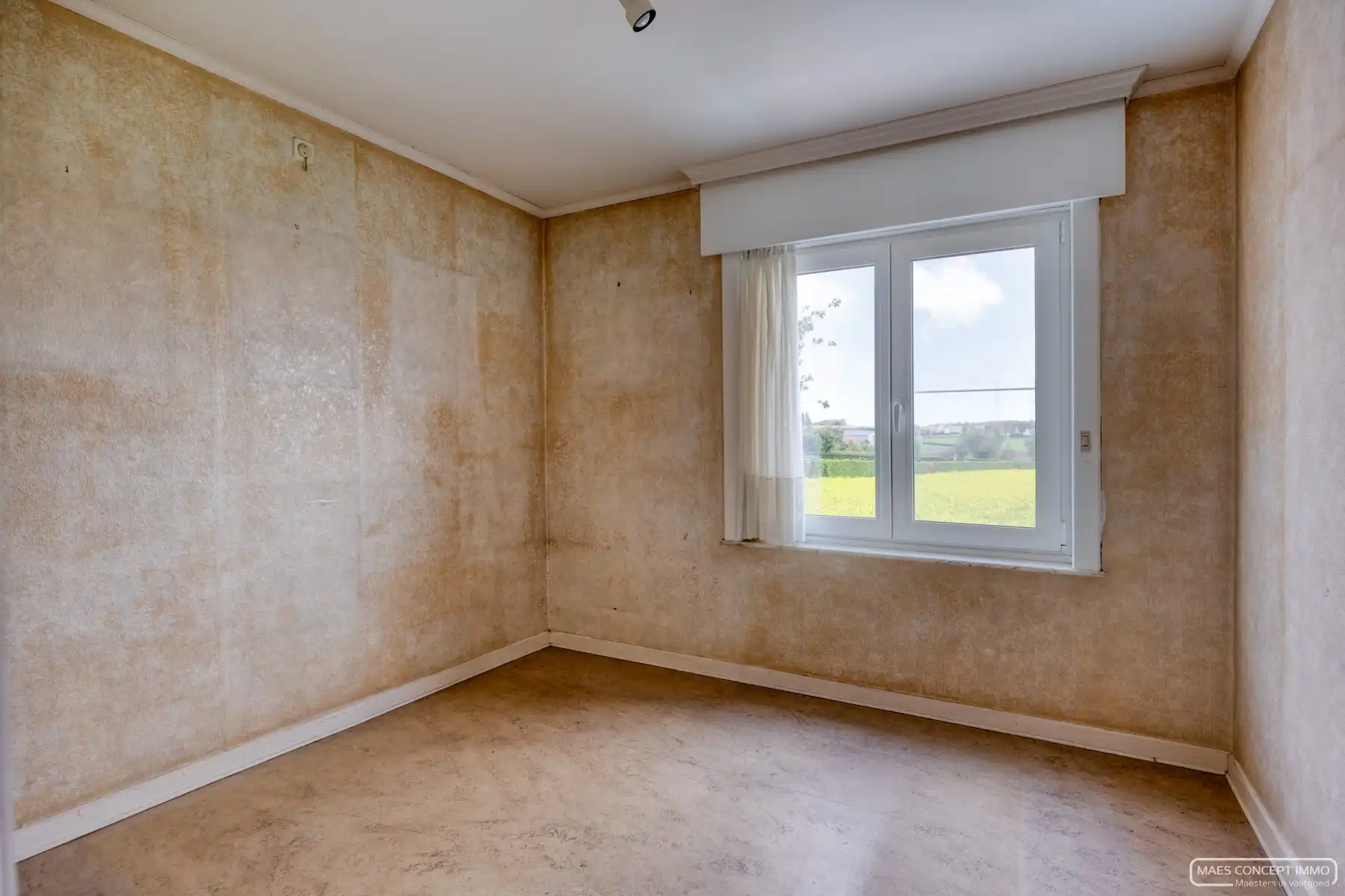 Te renoveren woning te koop te Anzegem met prachtig verzicht foto 11