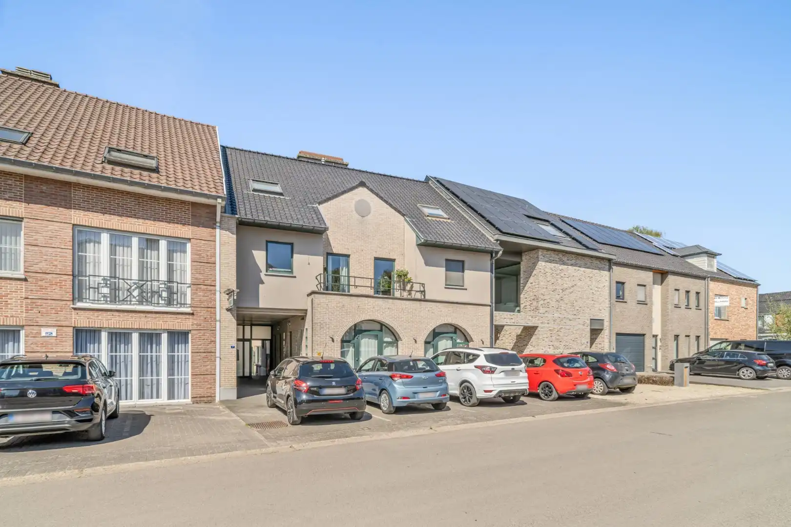 Gelijkvloersappartement (96m²) met 1 a 2 slaapkamers met ruim terras en standplaats - met achterliggende polyvalente ruimte (148 m²) foto 4