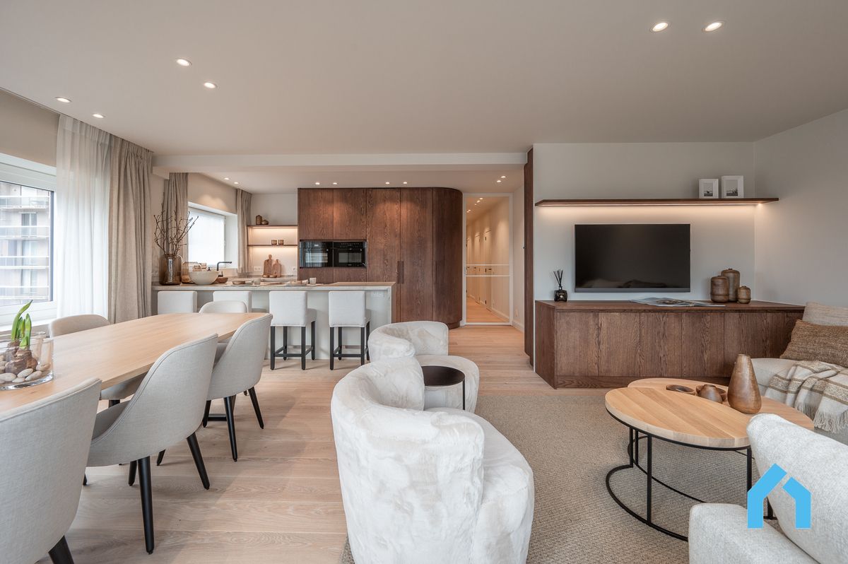 Uniek gerenoveerd hoekappartement met drieslaapkamers en open zicht over de charmante villa's van Duinbergen foto 2