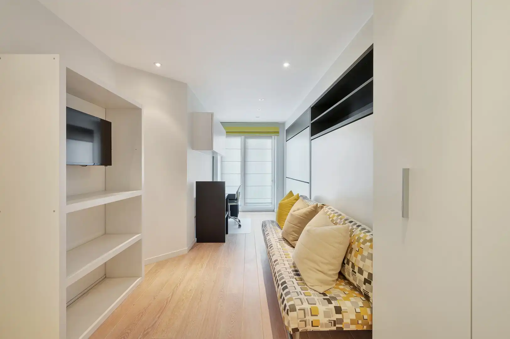 Ruim appartement van 163m² met 11 m² façade in de Dumortierlaan. foto 25