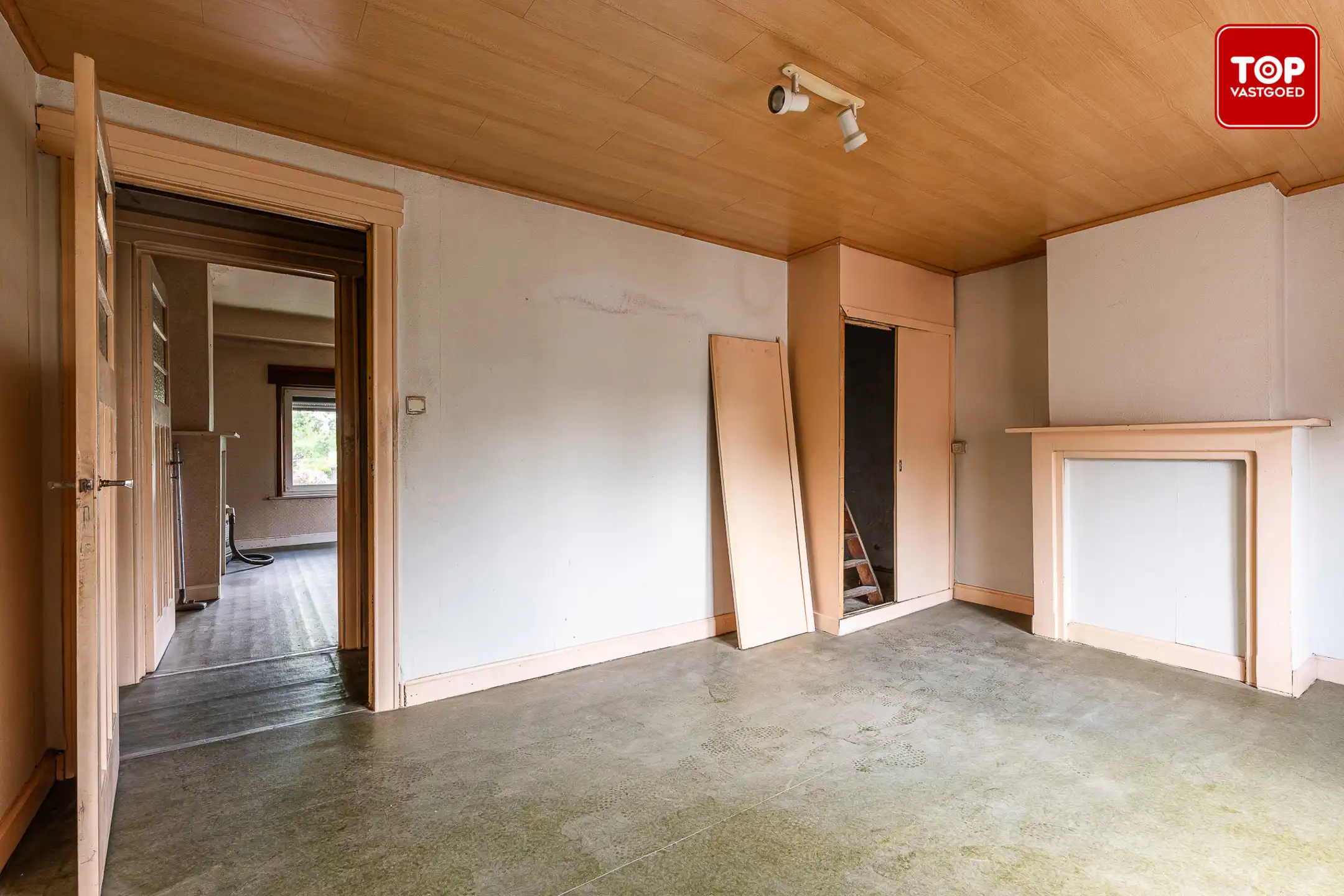 Te renoveren woning met zonnige tuin foto 13