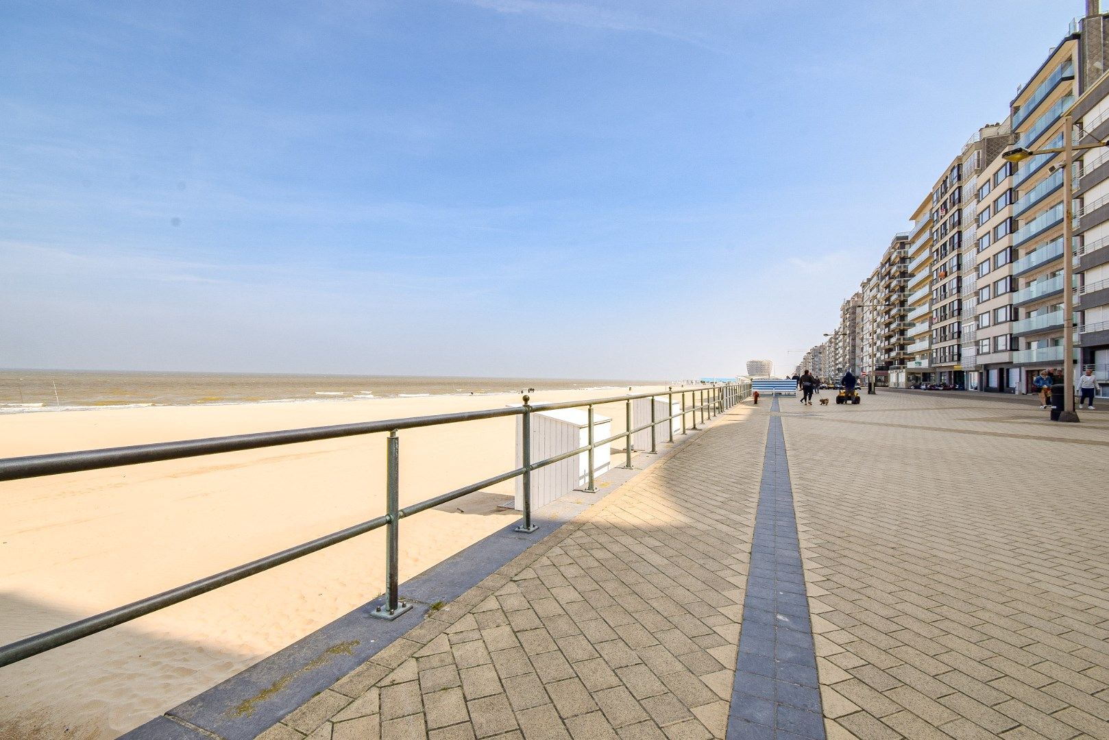 Ruim appartement met drie slaapkamers, terras en mogelijkheid garage op de zeedijk foto 14