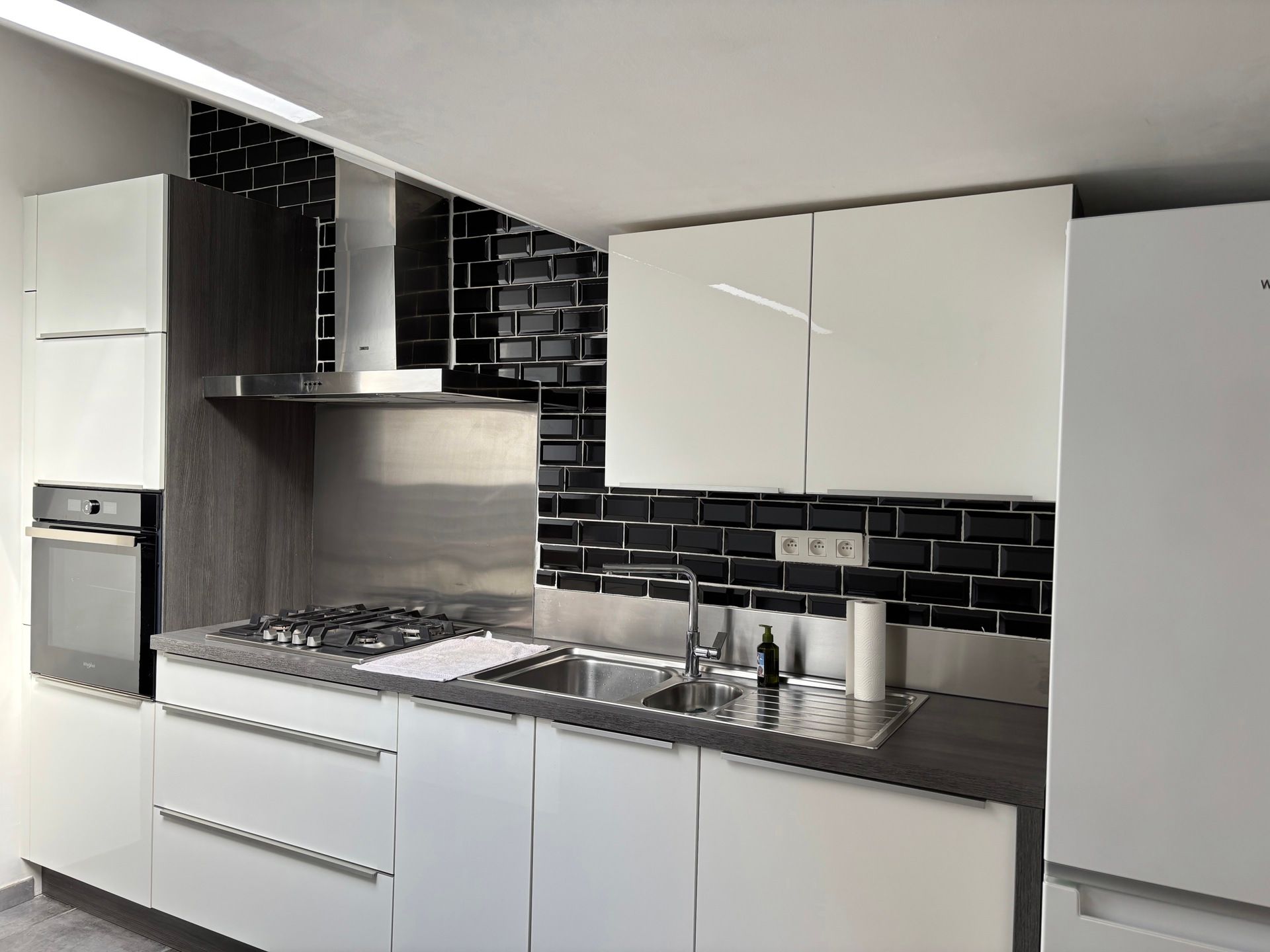 WETTEREN - Hernieuwde rijwoning foto 6