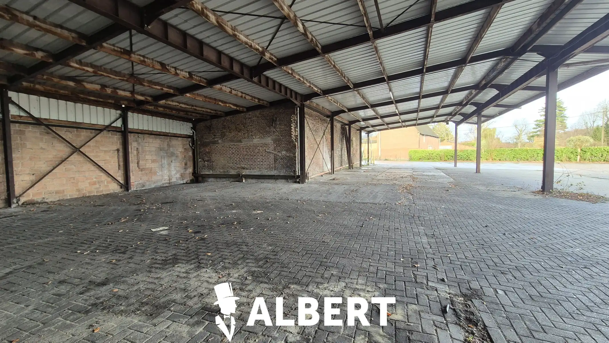 Unit 4 : gesloten loods met afdaken foto 3