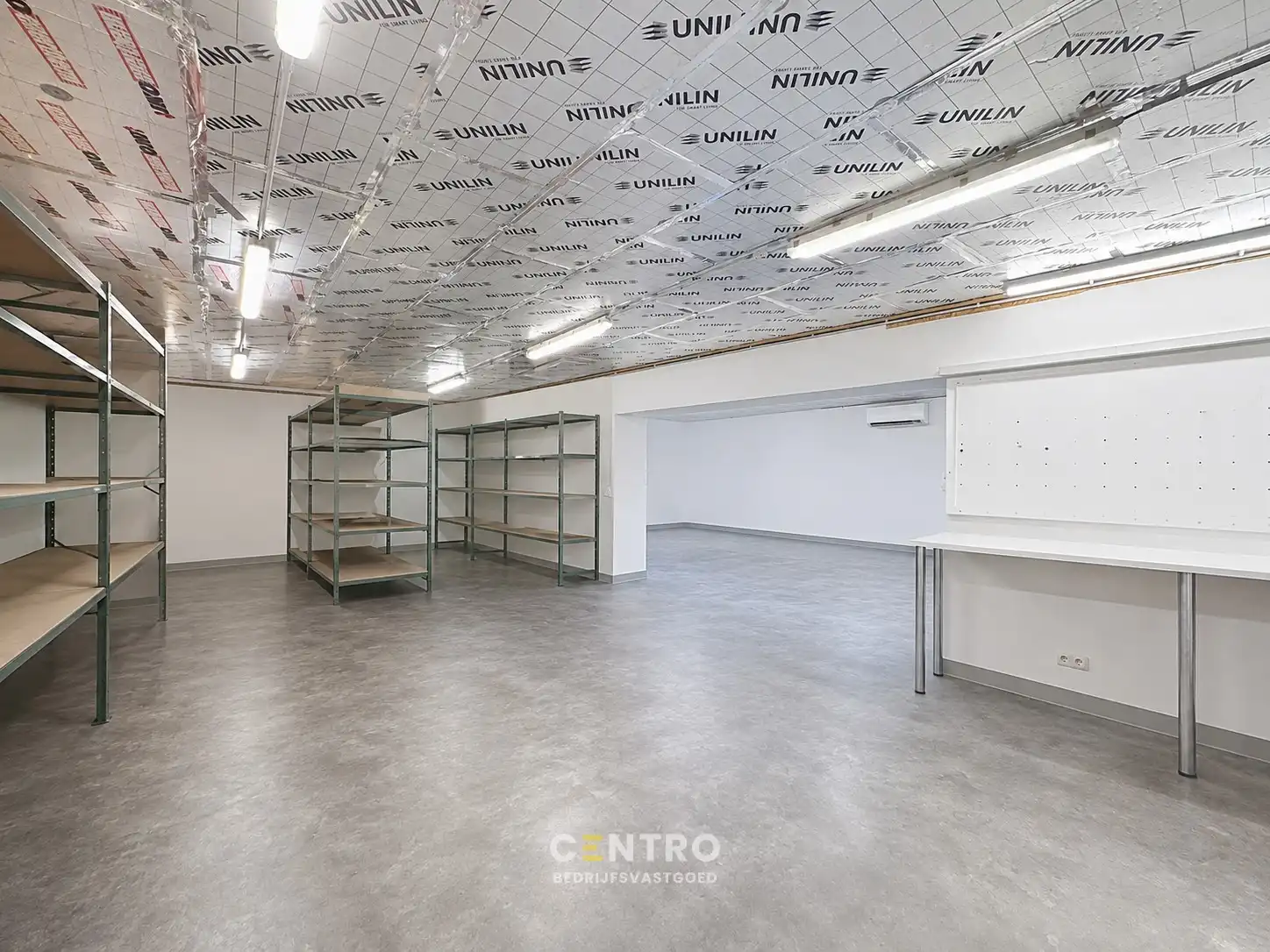 Uniek, betaalbaar aanbod: Instapklaar en goed geïsoleerd MAGAZIJN met KANTOOR, voorzien van alle comfort (airco, keuken, sanitair, ...). Op een boogscheut van Brugge centrum! foto 6