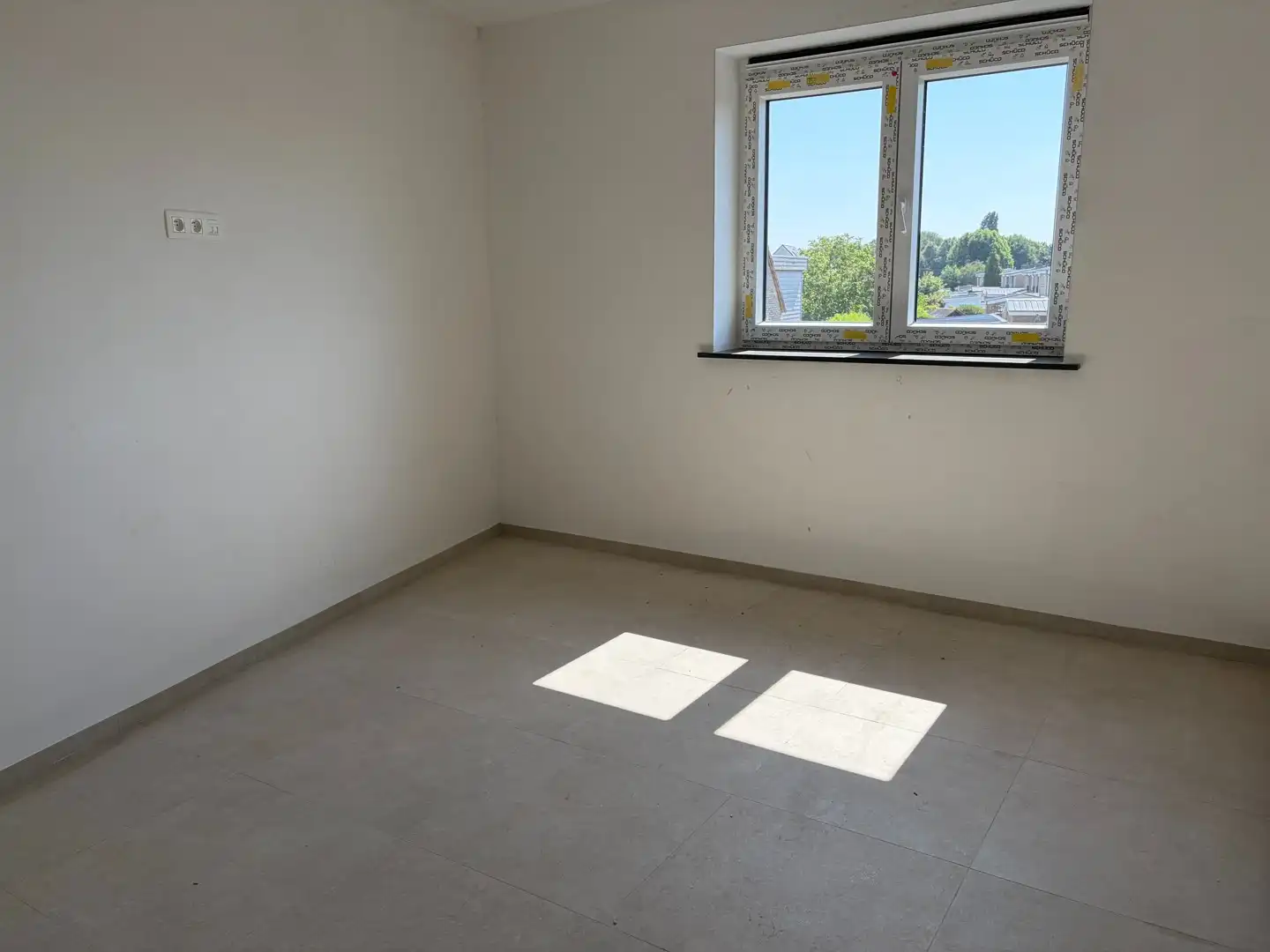 Moderne halfopen woning met 3 slpk, garage en tuin foto 9