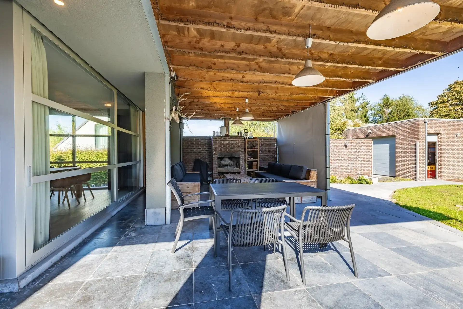 Karaktervolle architectenwoning op een perceel van ruim 25 are met diepe, oostgerichte tuin foto 28