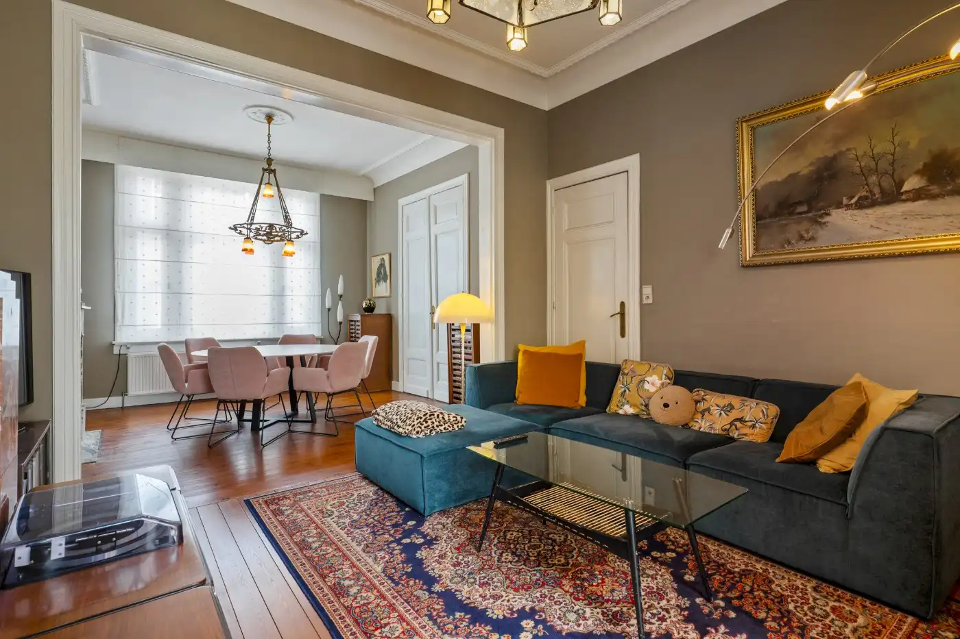 Prachtig gerenoveerde, authentieke woning met 4 slpk. en tuin foto {{pictureIndex}}