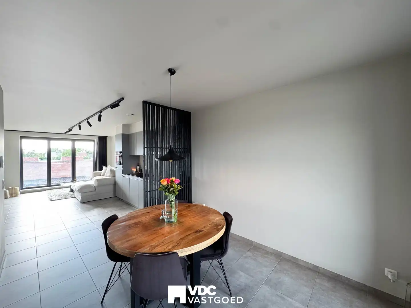 Modern 1-slaapkamerappartement met terras en autostaanplaats in hartje Leopoldsburg foto 4