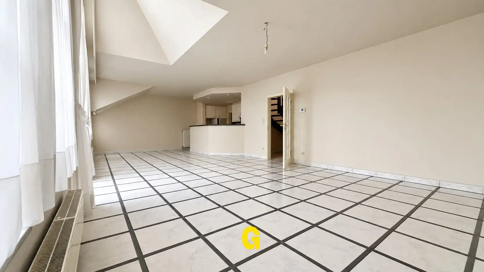 Ruim duplex appartement met 4 slaapkamers en terras in centrum van Hoeselt foto 2