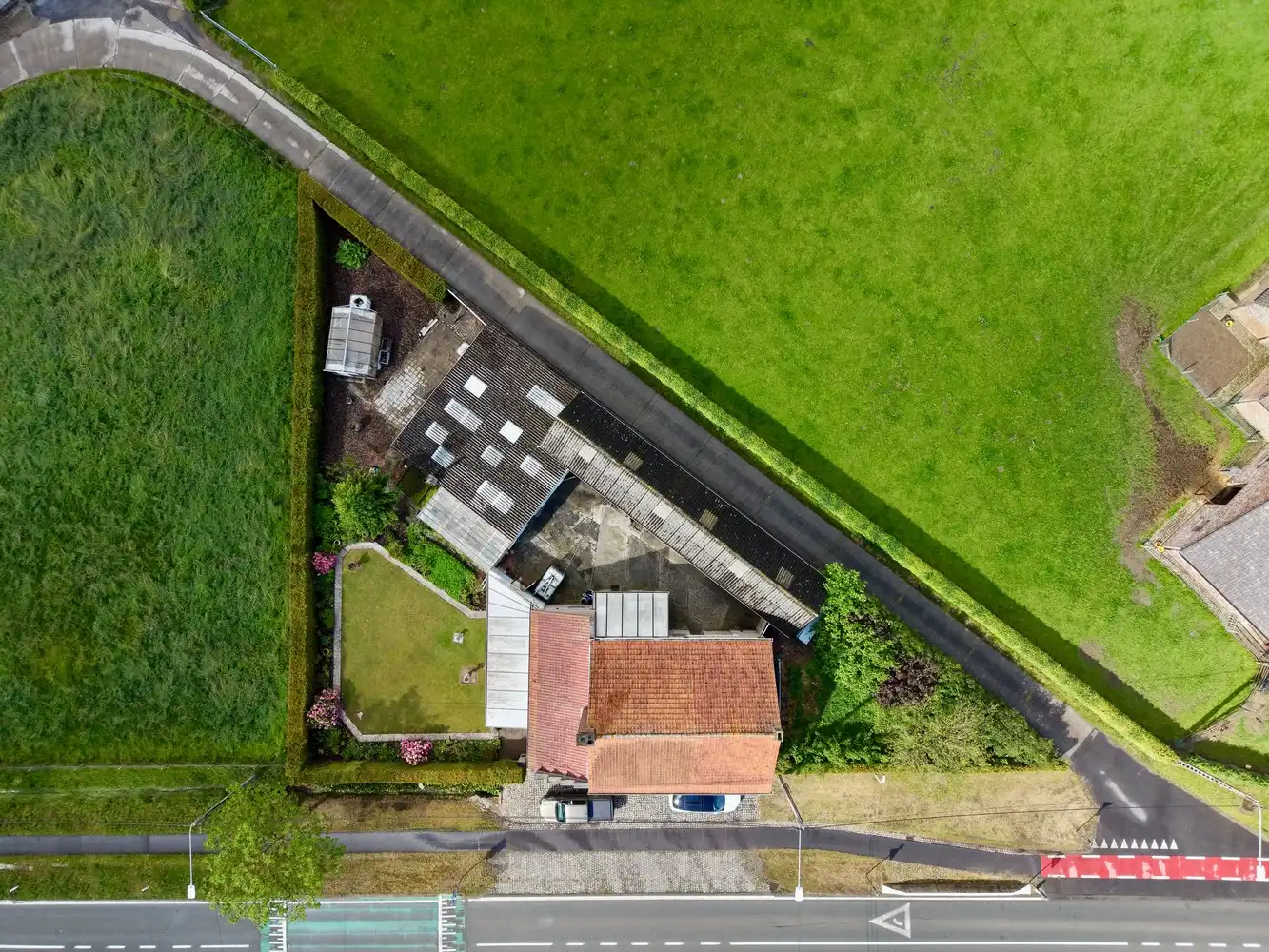 Veelzijdige woning met ruime opslagmogelijkheden te koop! foto 23