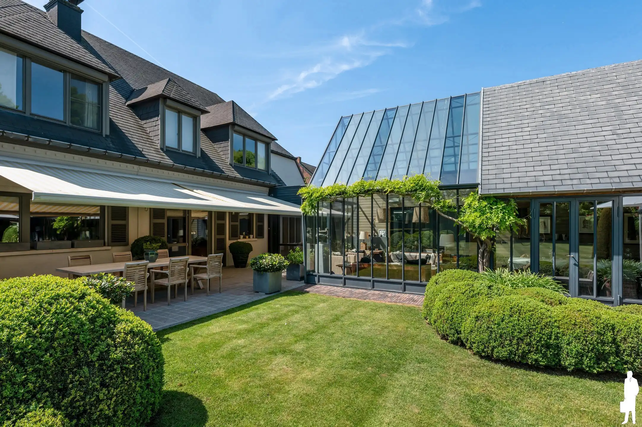 Villa met zwembad, vijver, polyval. ruimte + garage. foto 40