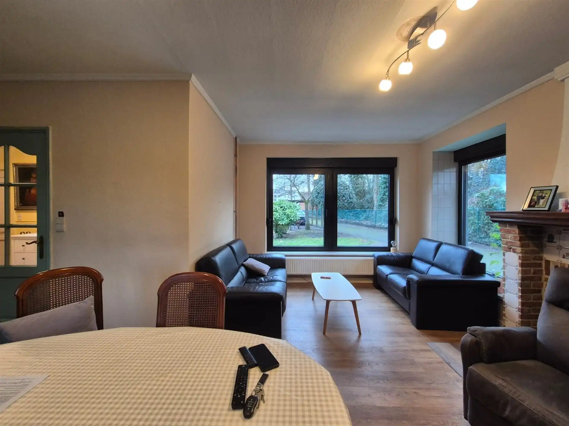 Ruime woning met 3 slaapkamers gelegen in een groene omgeving. foto 4