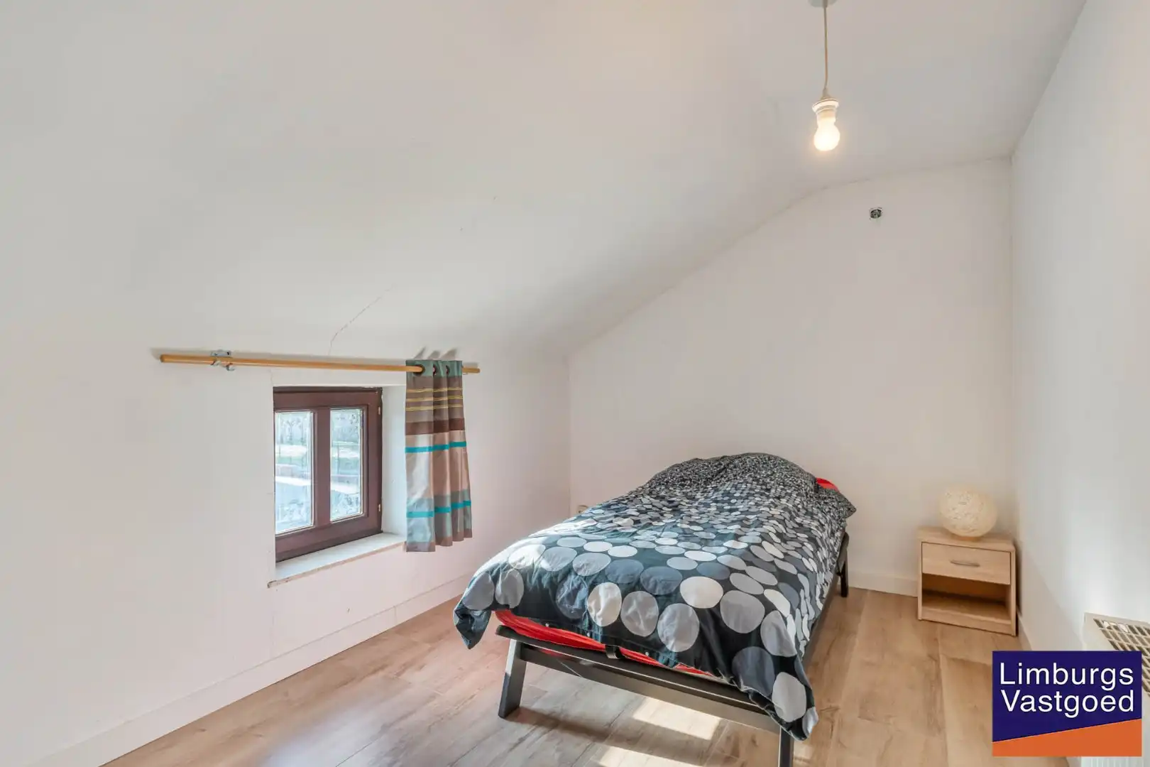 Instapklare woning met ruime loods/werkplaats, 11a 77ca foto 11