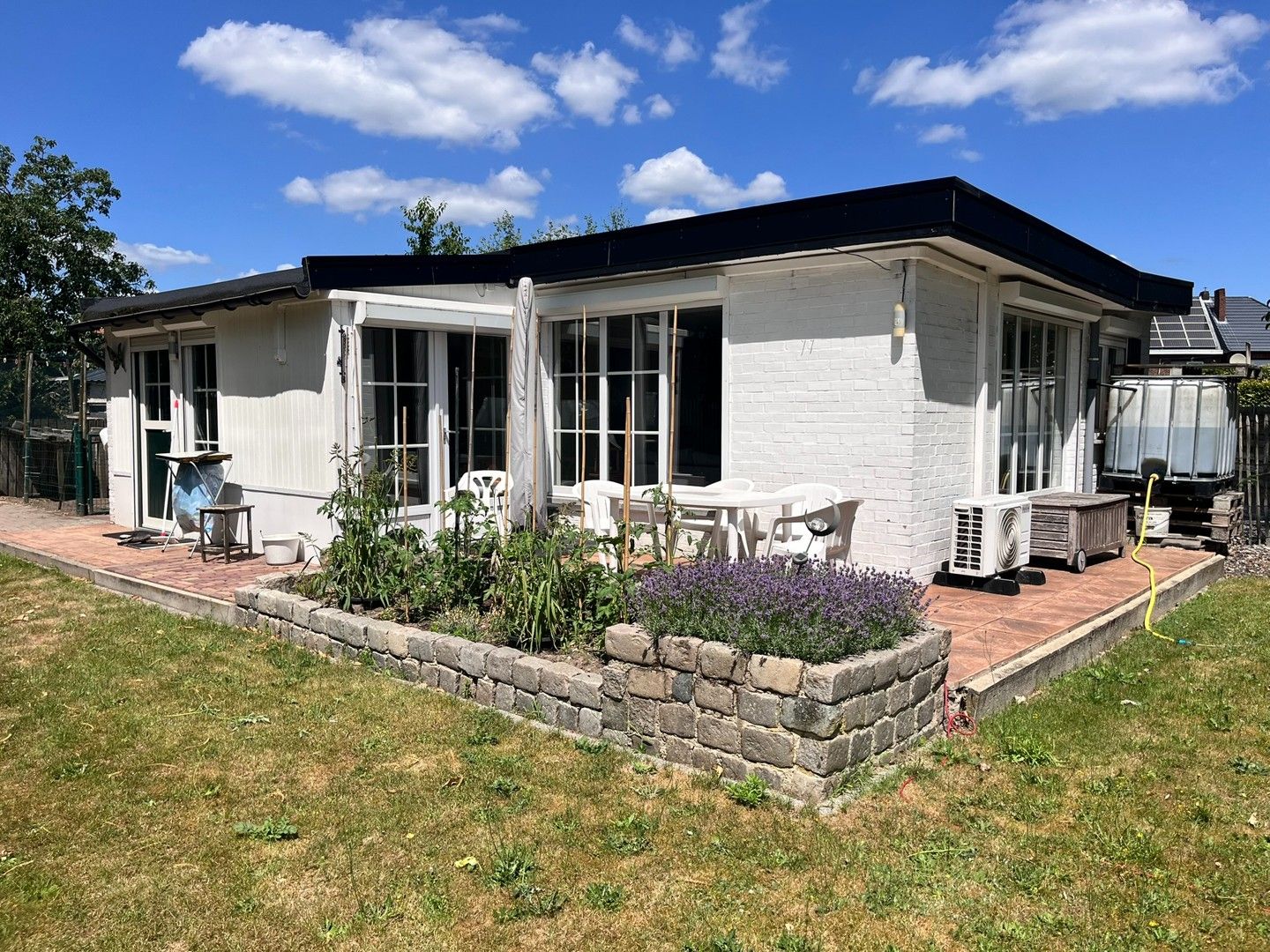 Hoofdfoto van de publicatie: Bungalow met garage en tuin