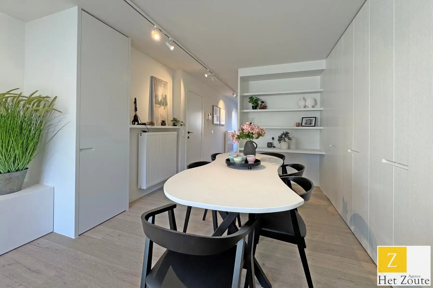 Gerenoveerd appartement met ruim terras te Knokke foto 6