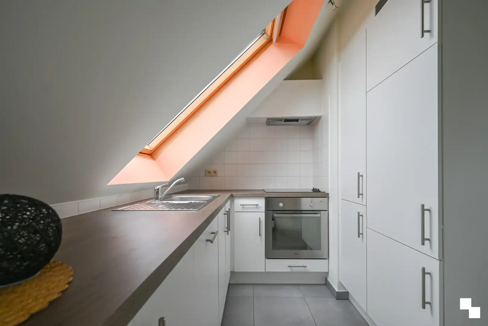 Duplex appartement met garage en twee staanplaatsen nabij centrum Izegem foto 18
