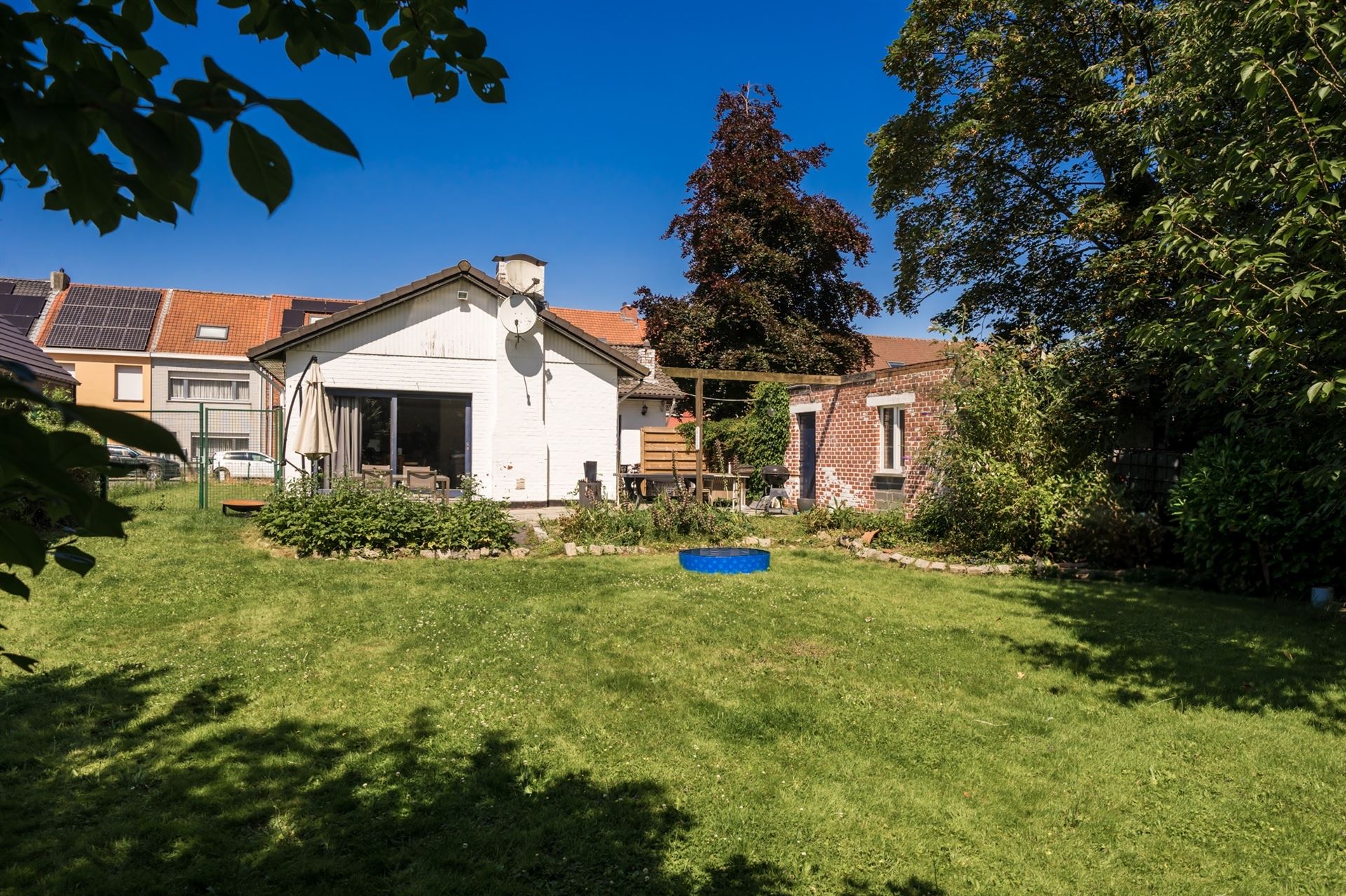 WONING MET 3 SLAAPKAMERS MET PRACHTIGE TUIN foto 8