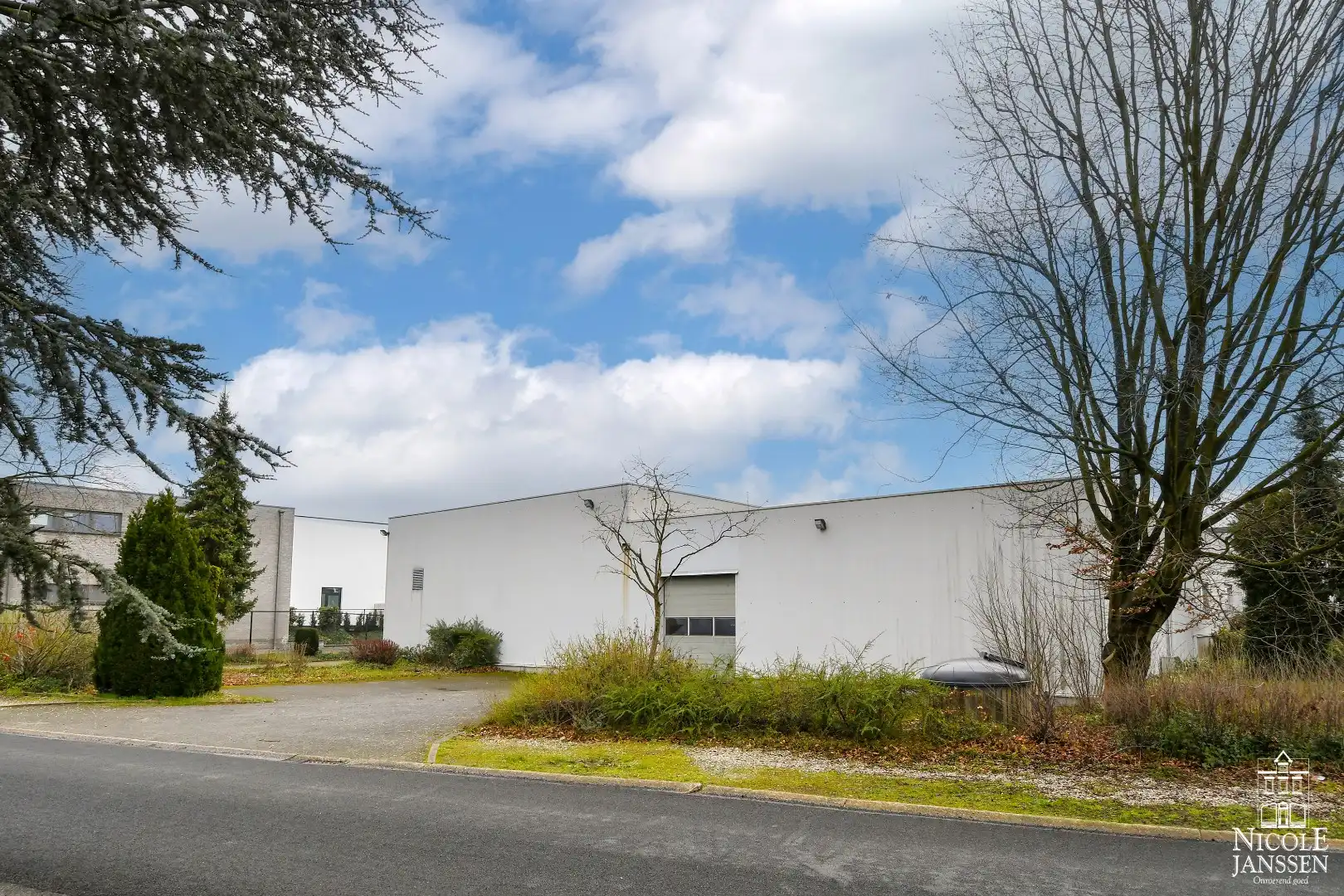 Ruim en luchtig handelspand van ca. 1050m² foto 24