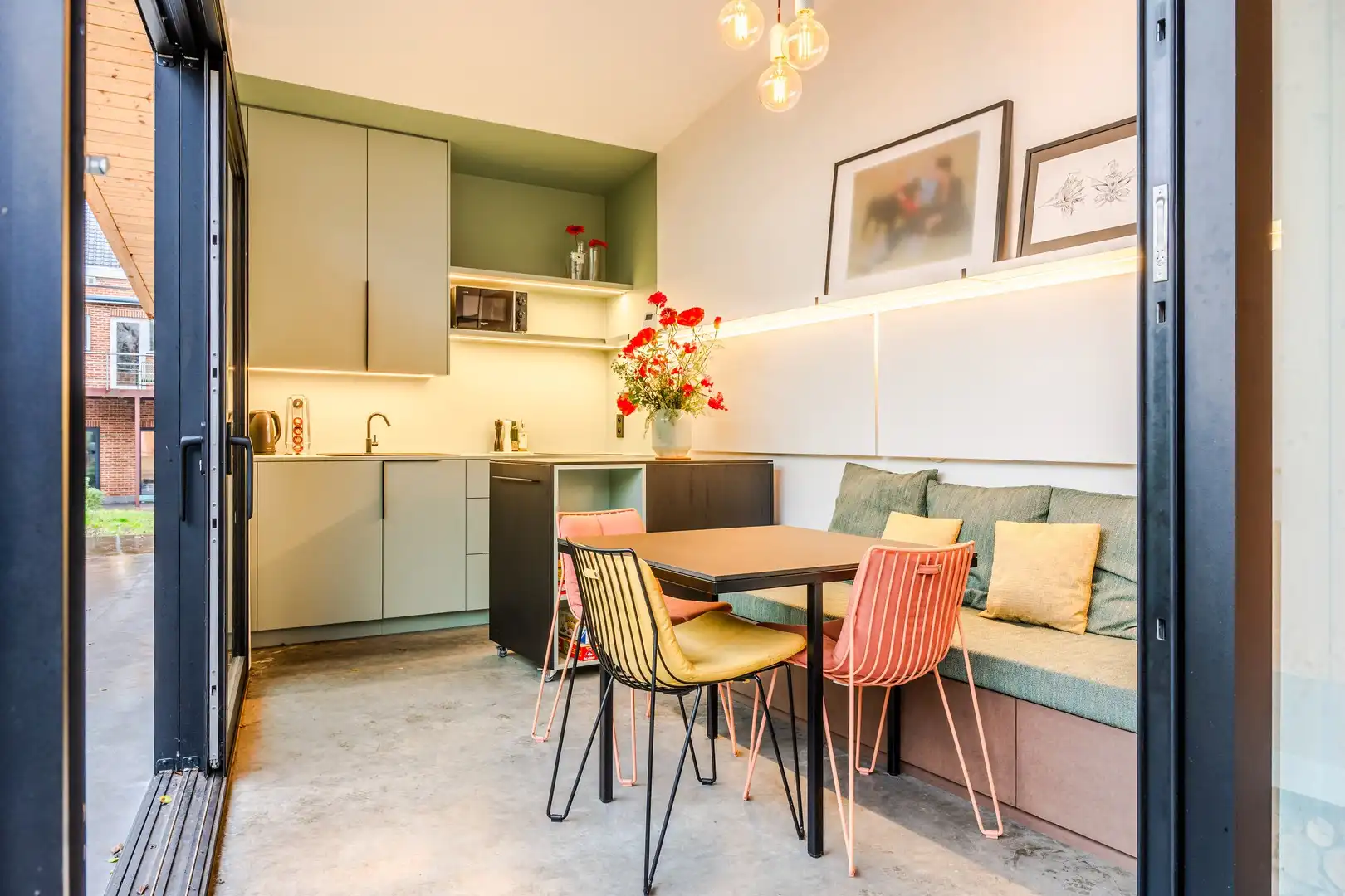 Instapklare woning met mooie tuin foto 8