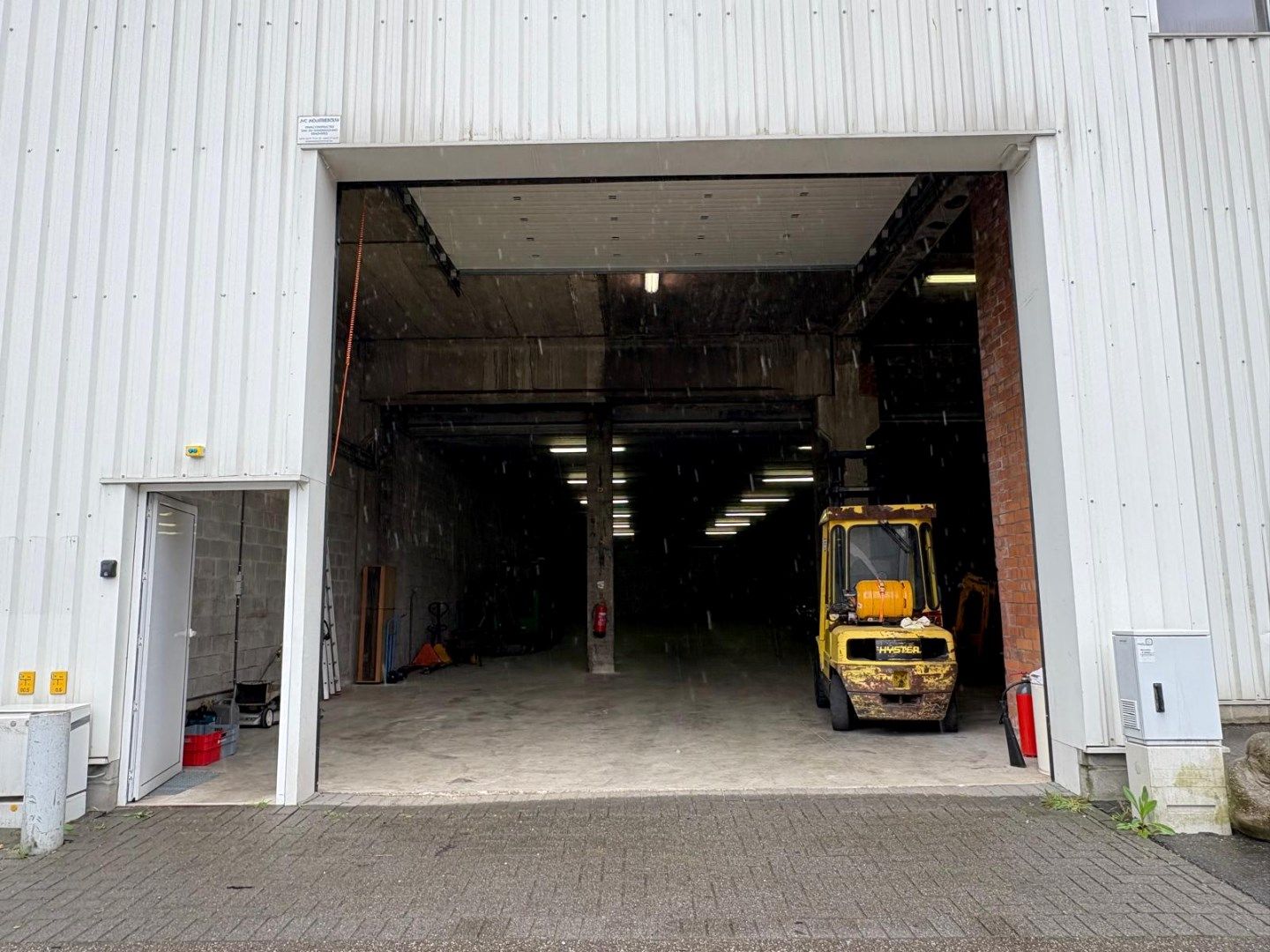 Bedrijfshal / opslagloods van +- 430m² gelegen in het Verlipark !  foto 8